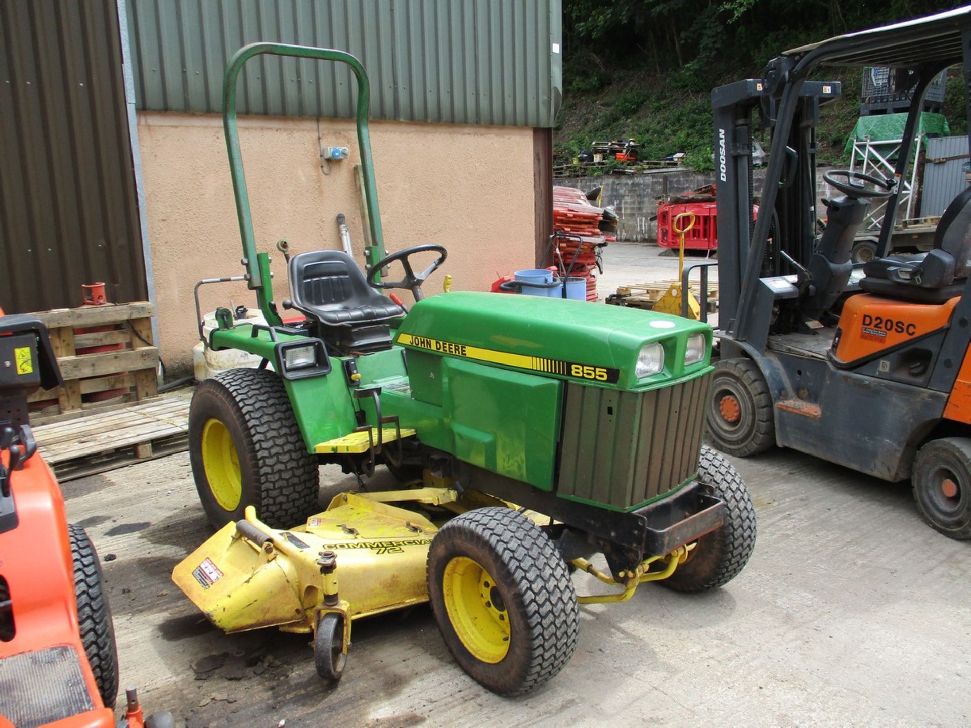 JOHN DEERE 855 COMPACT TRACTOR C.W 72" MID MOUNTED DECK & 3 POINT LINKAGE. 1306HRS SHOWING. C.W V5