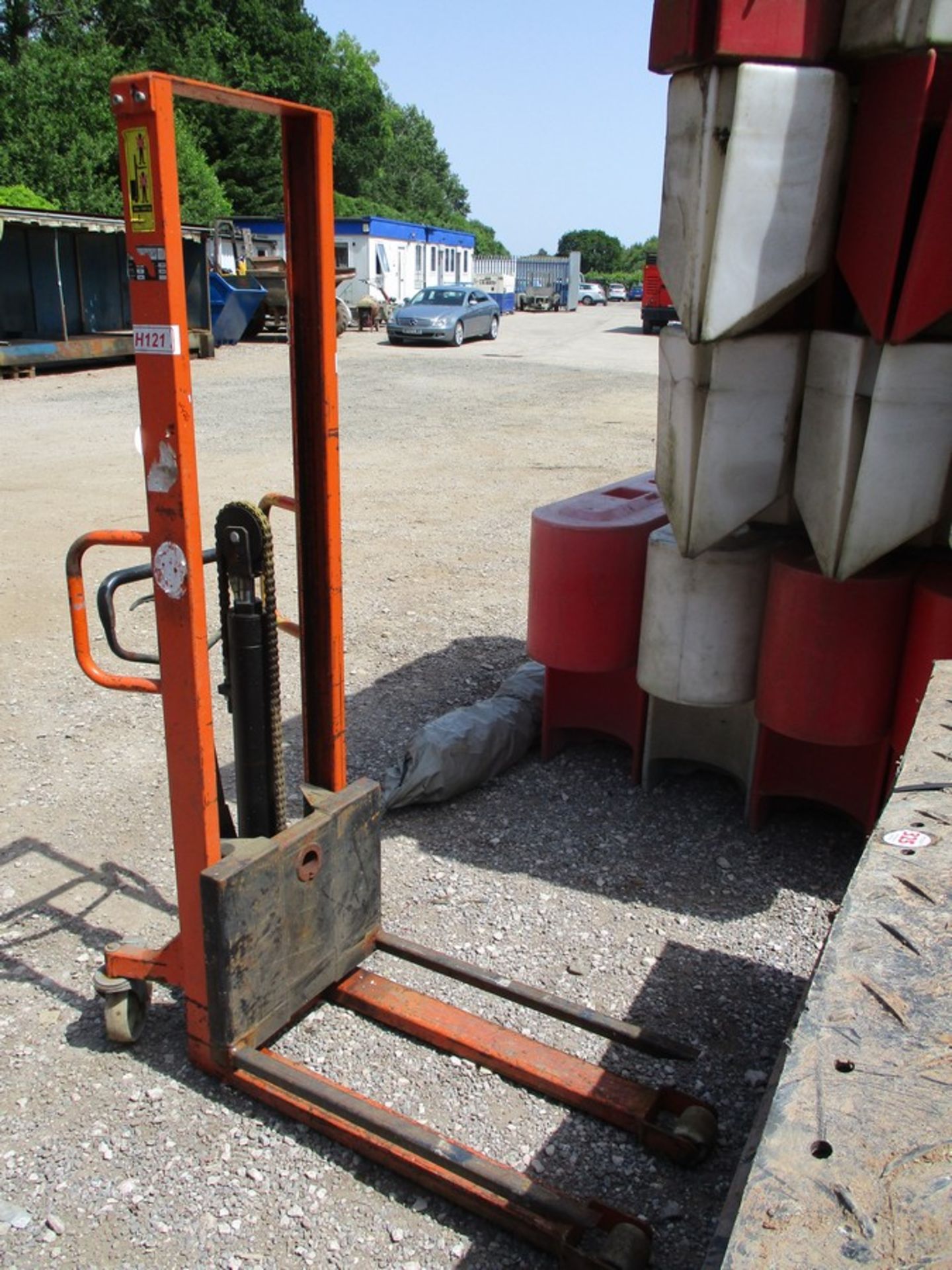 HI LIFT PALLET TRUCKS - Image 2 of 2