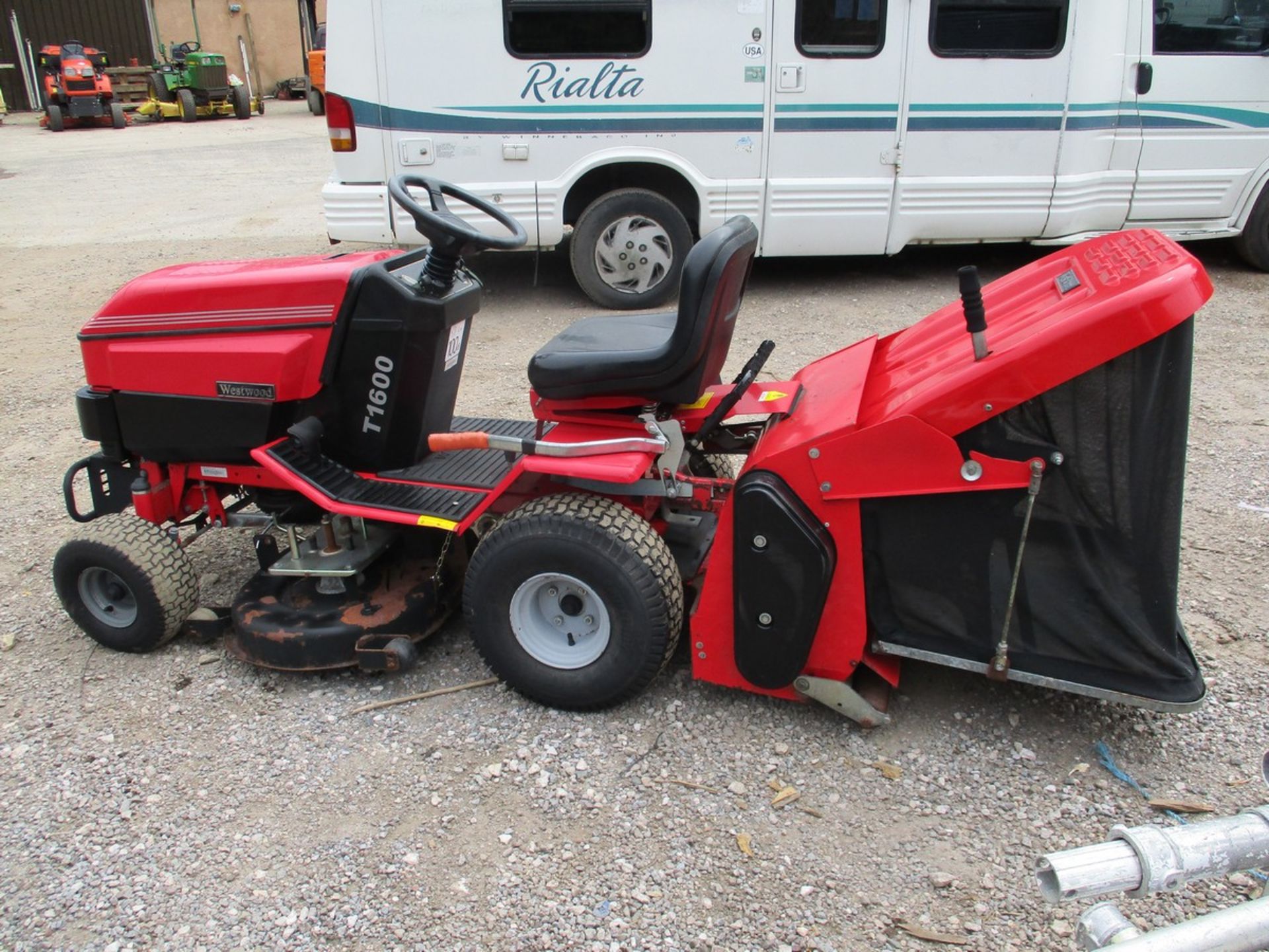 WESTWOOD T1600 RIDE ON MOWER - Image 3 of 6