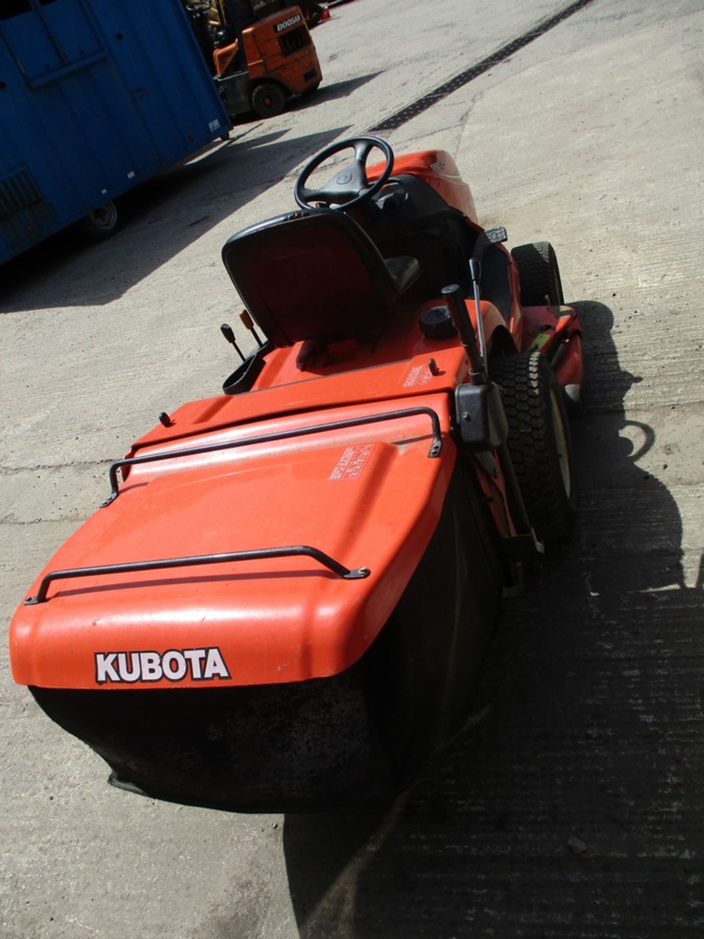 KUBOTA GR2120 RIDE ON MOWER - Image 3 of 5