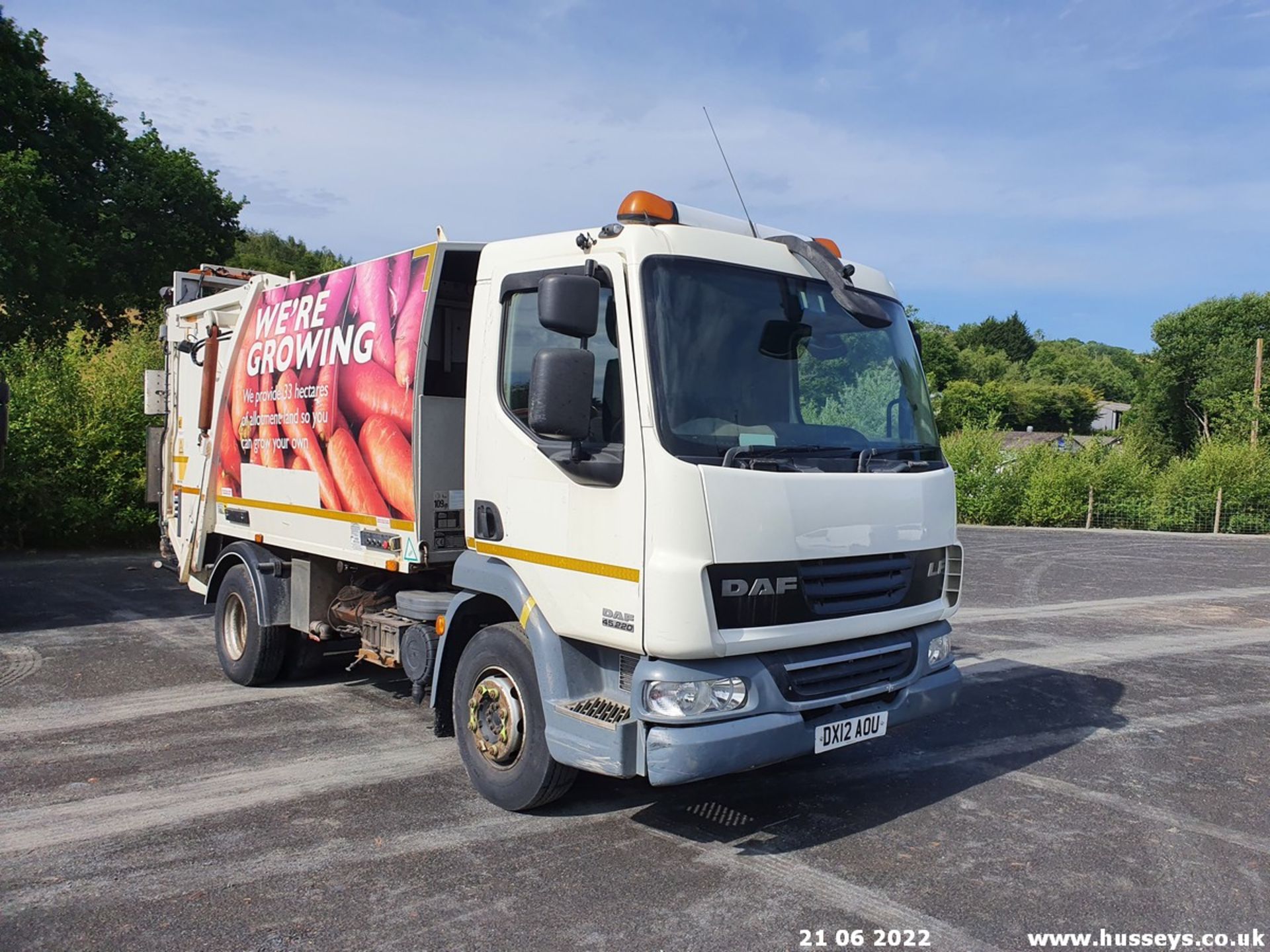 12/12 DAF TRUCKS LF REFUSE VEHICLE - 6692cc 2dr (White) - Image 2 of 24