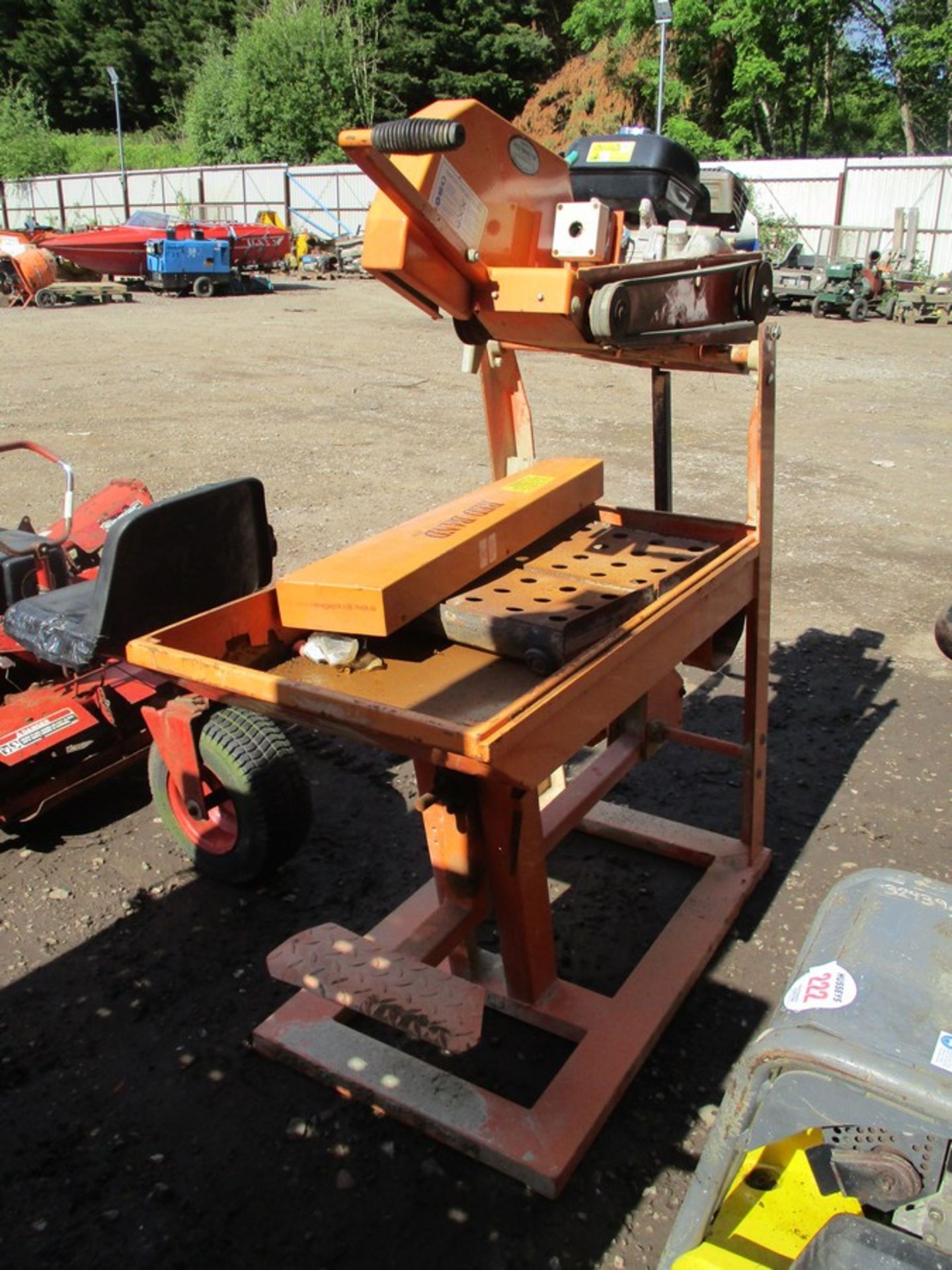 RED BAND BRICK SAW - Image 2 of 2