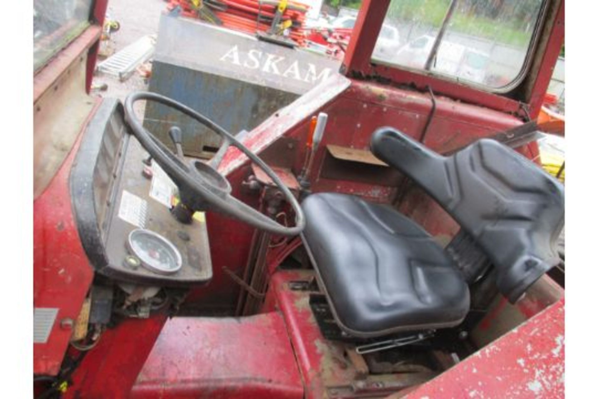 INTERNATIONAL 674 2WD LOADER TRACTOR - Image 4 of 6