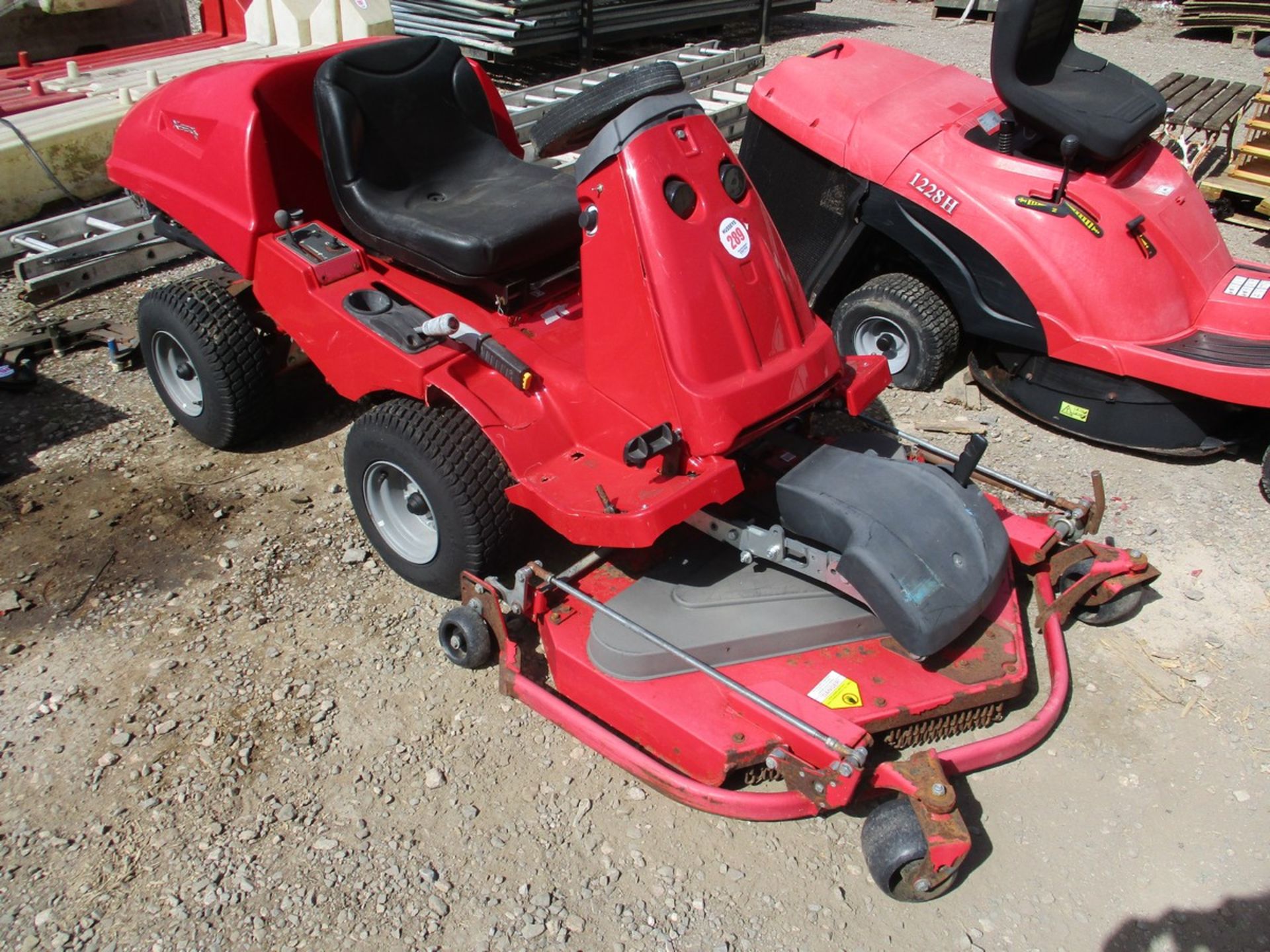 COUNTAX OUTFRONT RIDE ON MOWER - Image 2 of 5