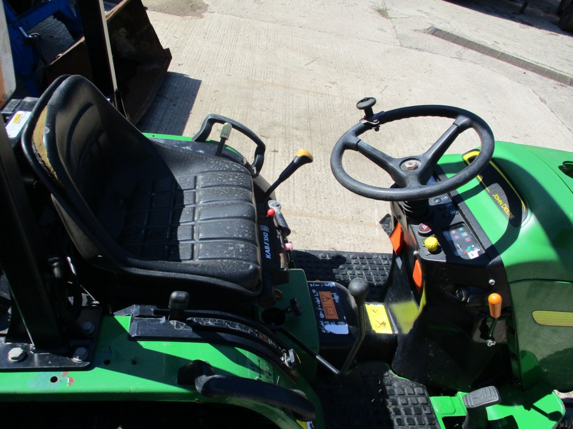 JOHN DEERE 4115 DIESEL COMPACT TRACTOR C.W MID MOUNTED DECK, 3 POINT LINKAGE, SHOWING 1389HRS - Image 5 of 5