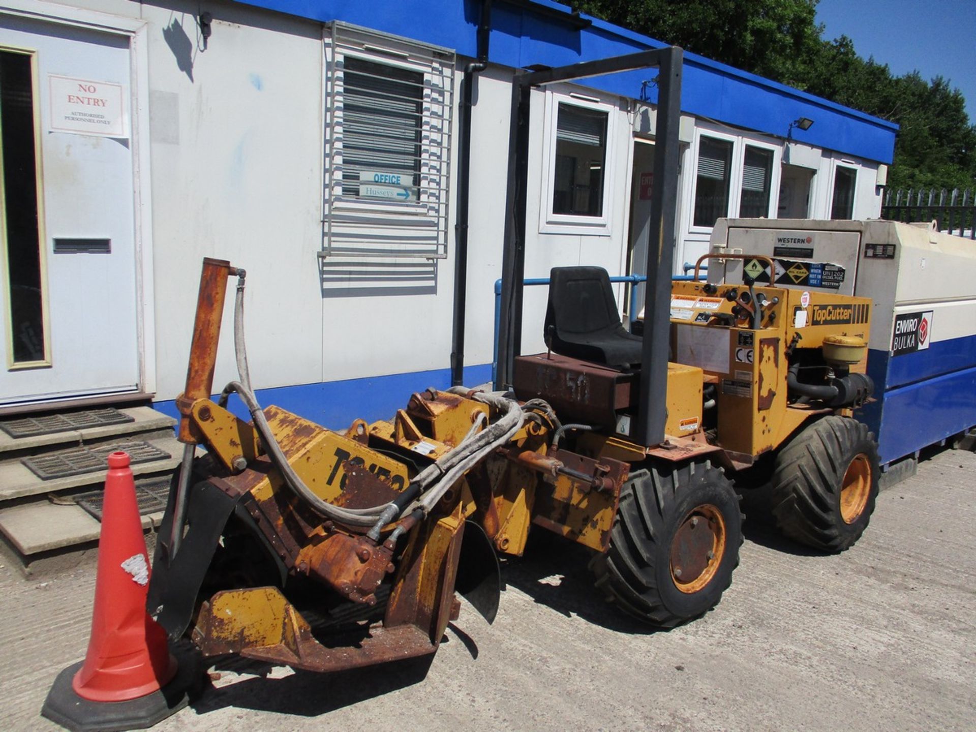 CASE TOPCUTTER TC150 SHOWING 0884HRS DRIVEN INTO PLACE & THE AUCTIONEERS HAVE SEEN A DEMONSTRATION - Image 2 of 8