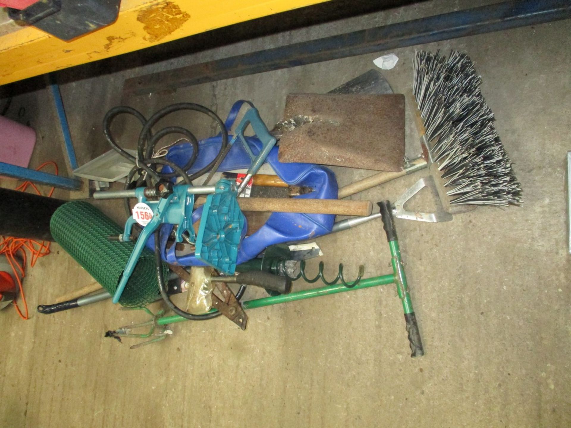 VARIOUS GARDEN TOOLS