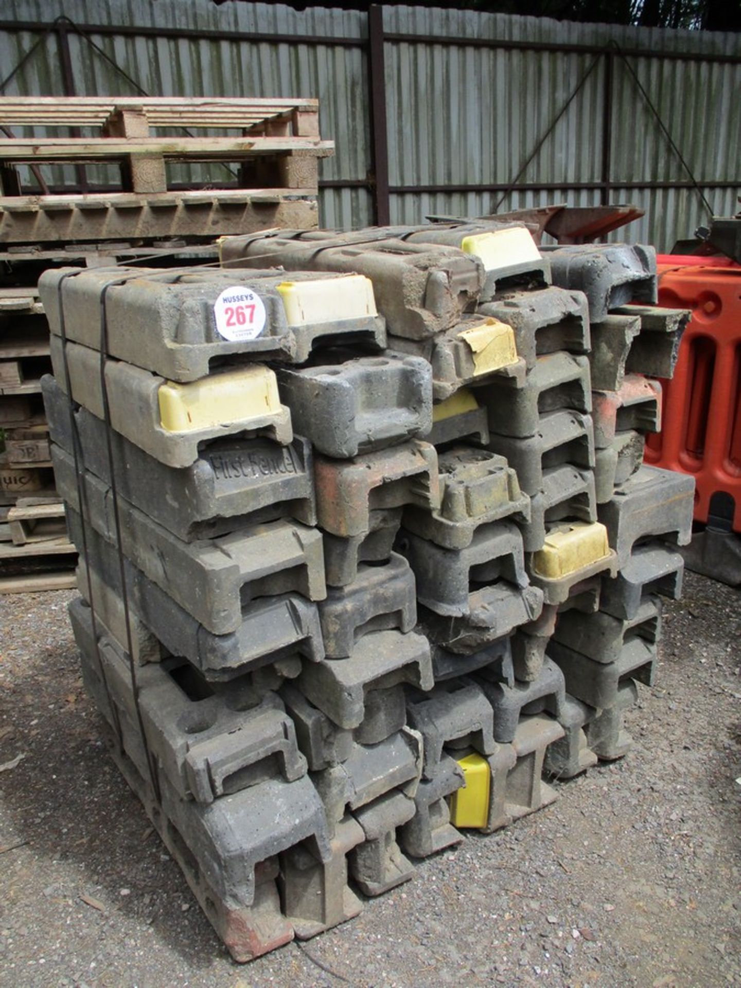 PALLET OF HERRAS FENCE FEET