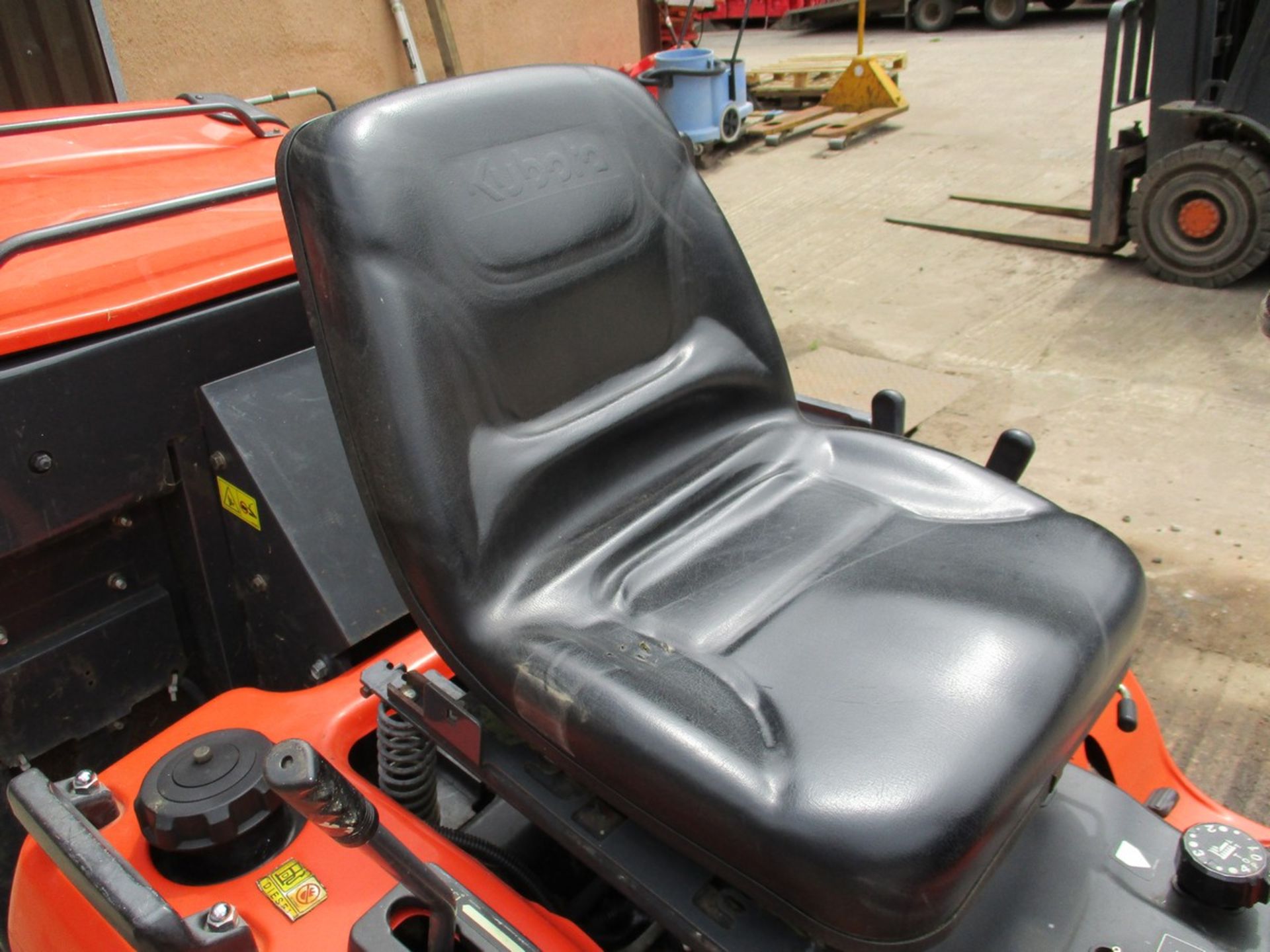 KUBOTA G26 DIESEL RIDE ON MOWER. 639HRS SHOWING. C.W V5 - Image 7 of 7