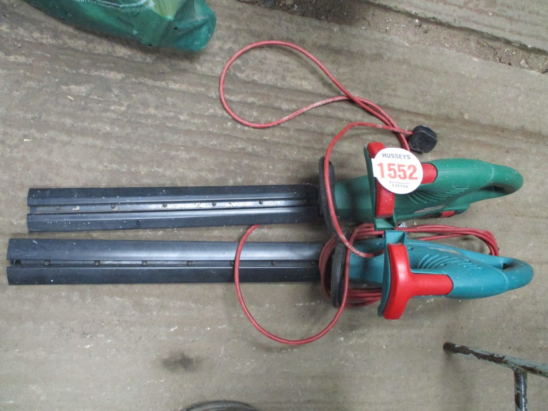 2 ELECTRIC HEDGE TRIMMERS