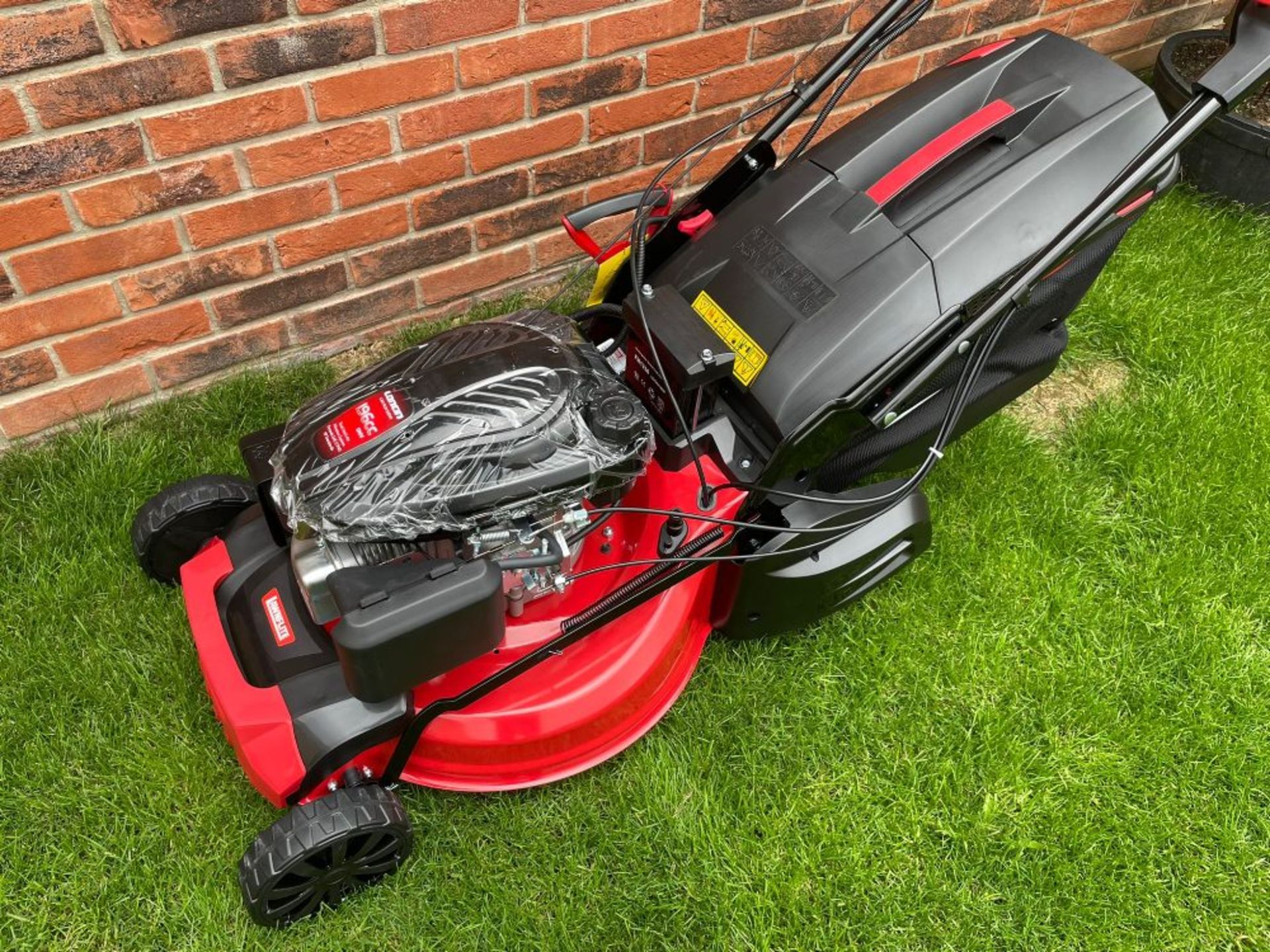 LAWNFLITE ROLLER MOWER ELEC START SELF PROPELLED NEW & UNUSED - Image 9 of 11