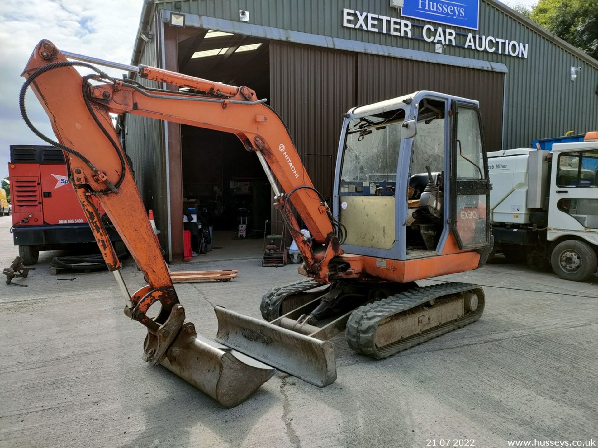 HITACHI EX30-2 DIGGER C.W 4 BUCKETS 1997 9000HRS - Image 4 of 13