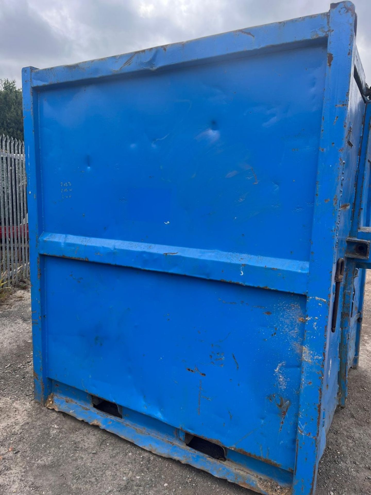 SECURE CHAIN LIFT STORAGE CONTAINER 3X1.75 METRE C.W KEY - Image 3 of 5