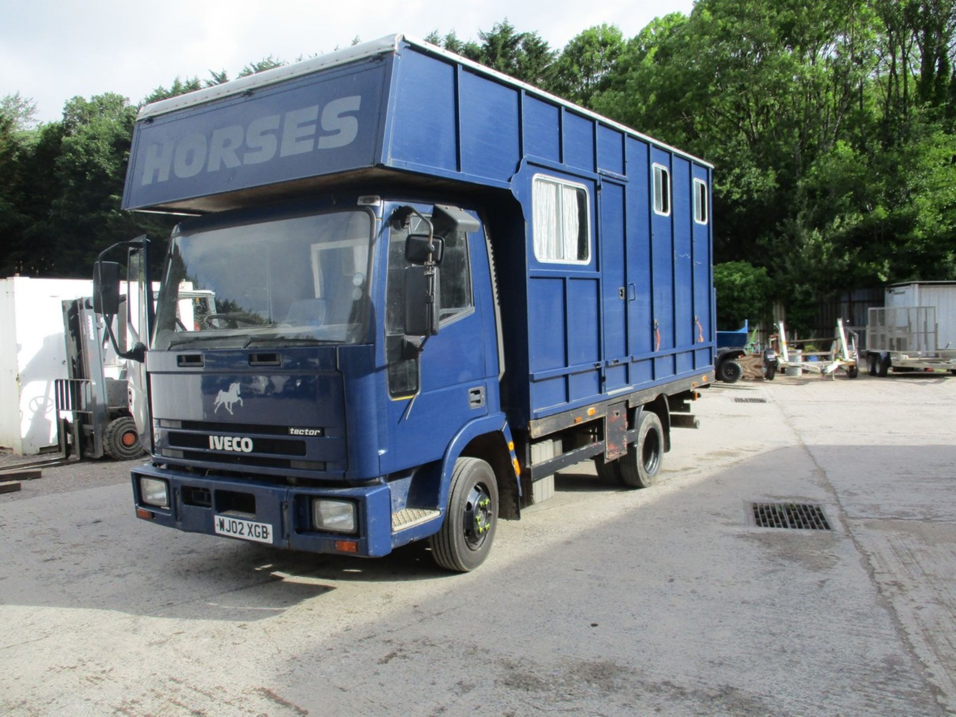 02/02 IVECO-FORD CARGO TECTOR - 3920cc Horse Box (Blue)