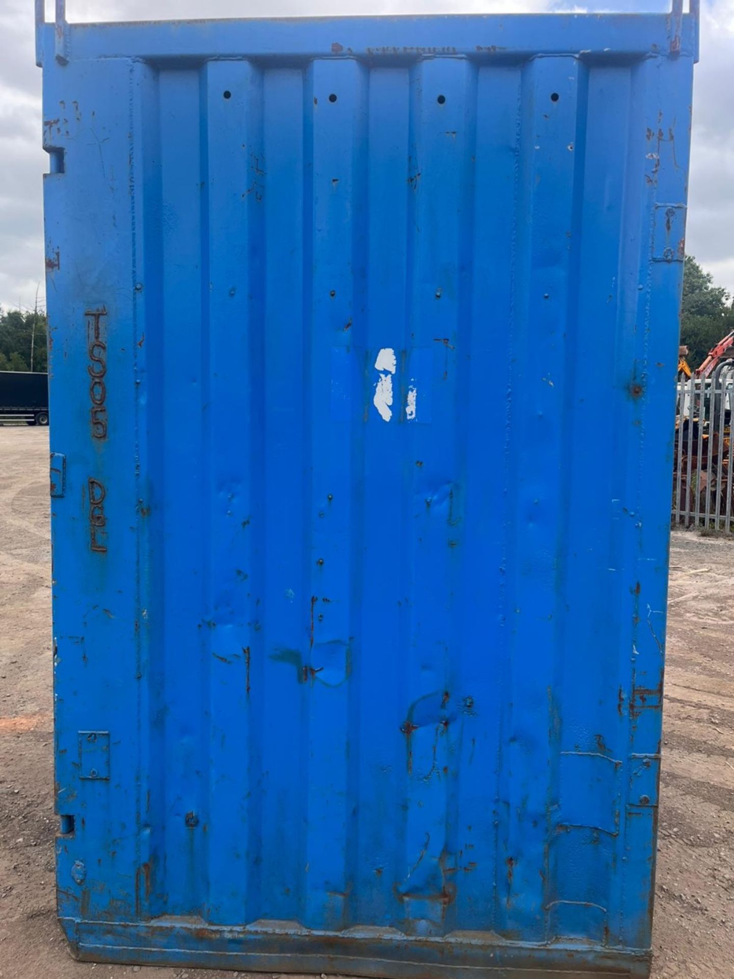 SECURE LOCKABLE STEEL VAULT CONTAINER 1.9X1.68 X2.6 METRES HIGH - Image 2 of 6