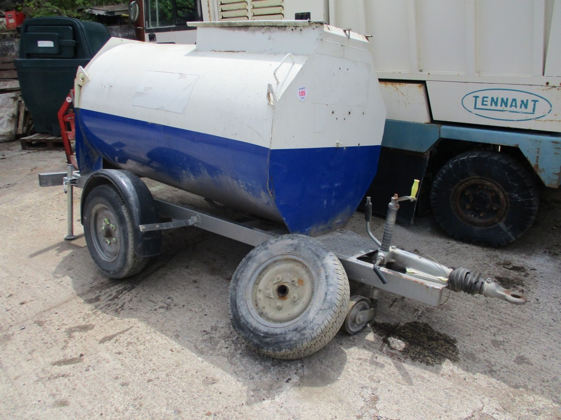 MAIN 1000 LITRE DIESEL BOWSER (1 WHEEL DETACHED)