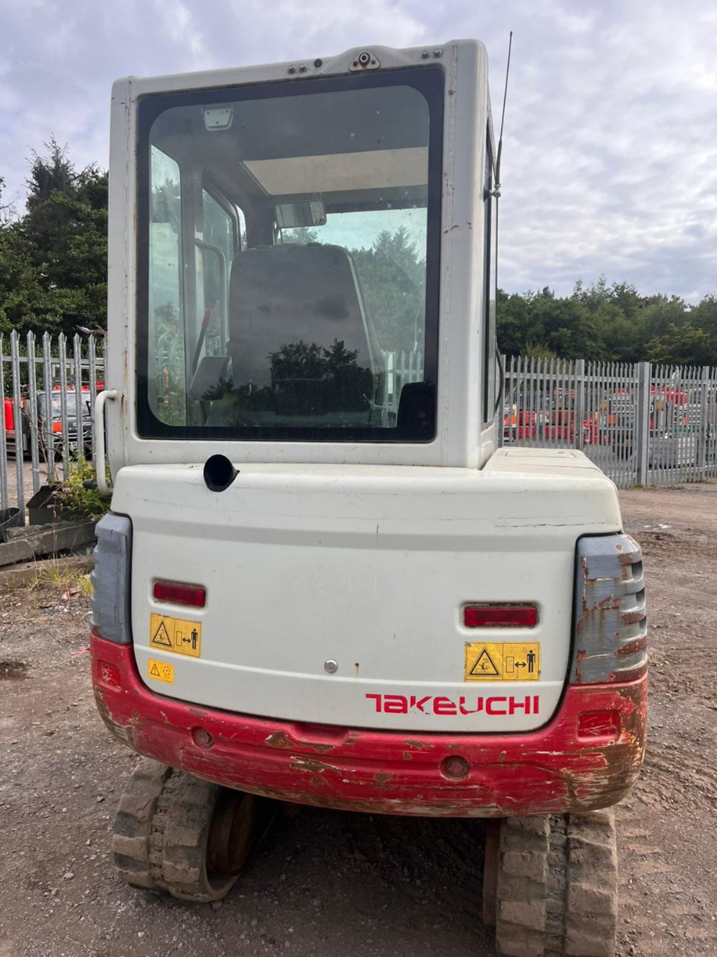 TAKEUCHI TB228 DIGGER C.W 3 BUCKETS 2010 4600HRS RTD - Image 4 of 9