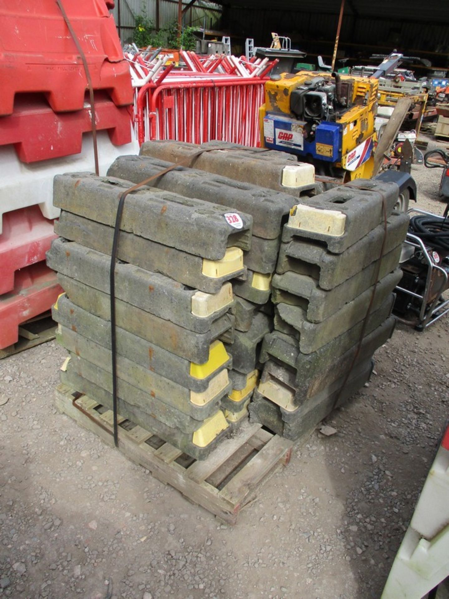 PALLET OF HERRAS FENCE FEET