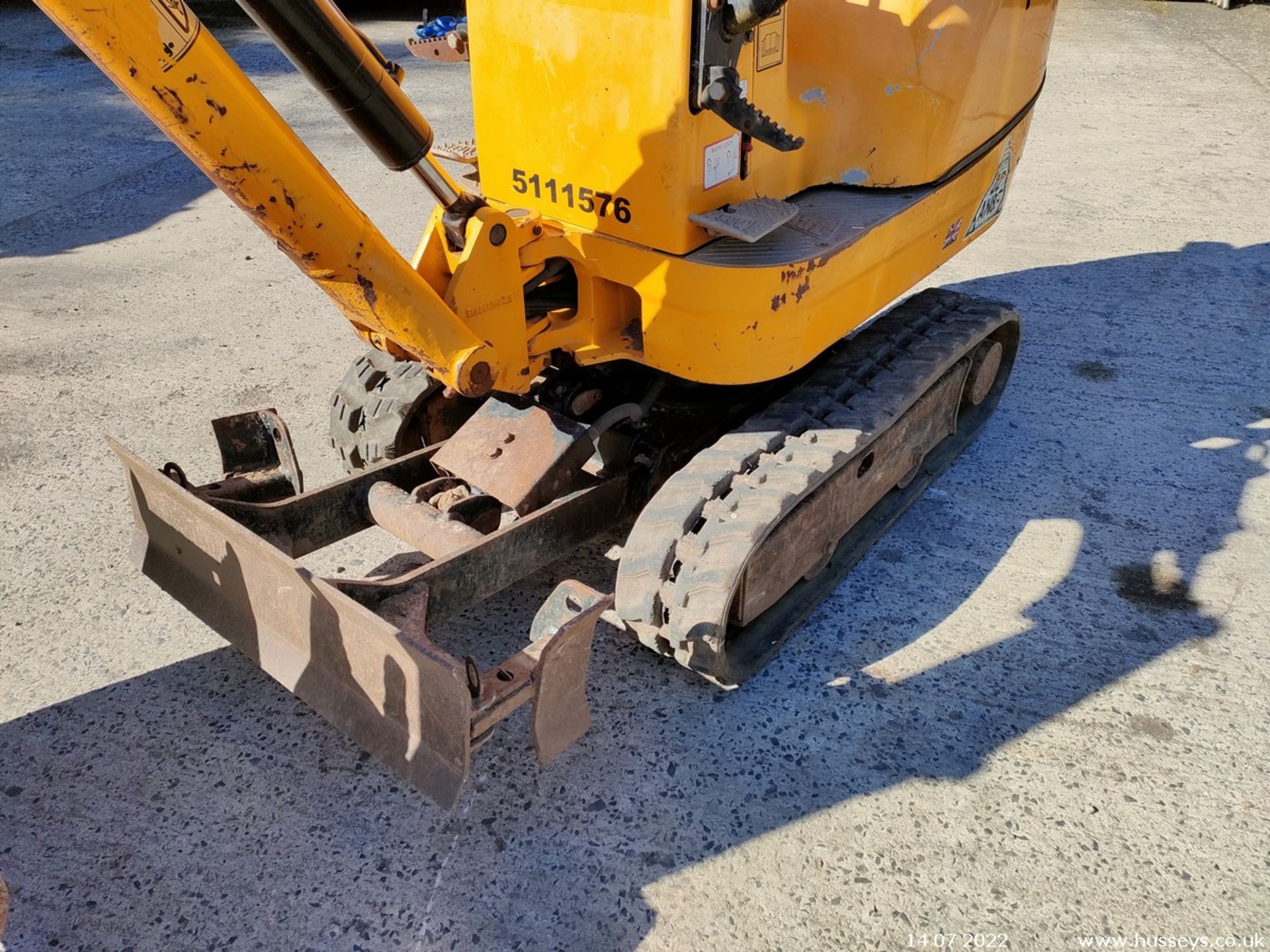 JCB 8008 MICRO DIGGER 2016 SHOWING 361HRS C.W 3 BUCKETS - Image 7 of 11