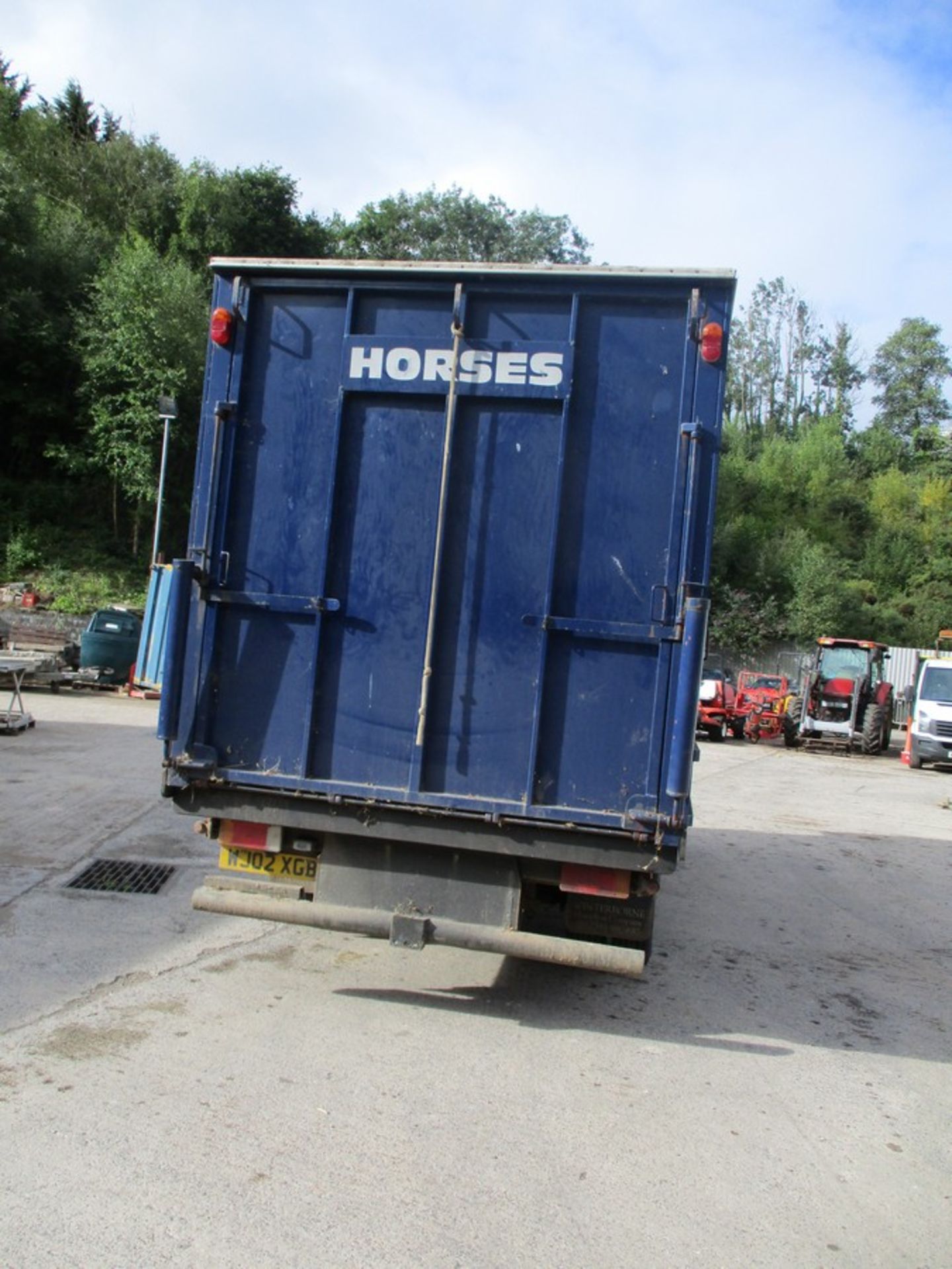 02/02 IVECO-FORD CARGO TECTOR - 3920cc Horse Box (Blue) - Image 5 of 9