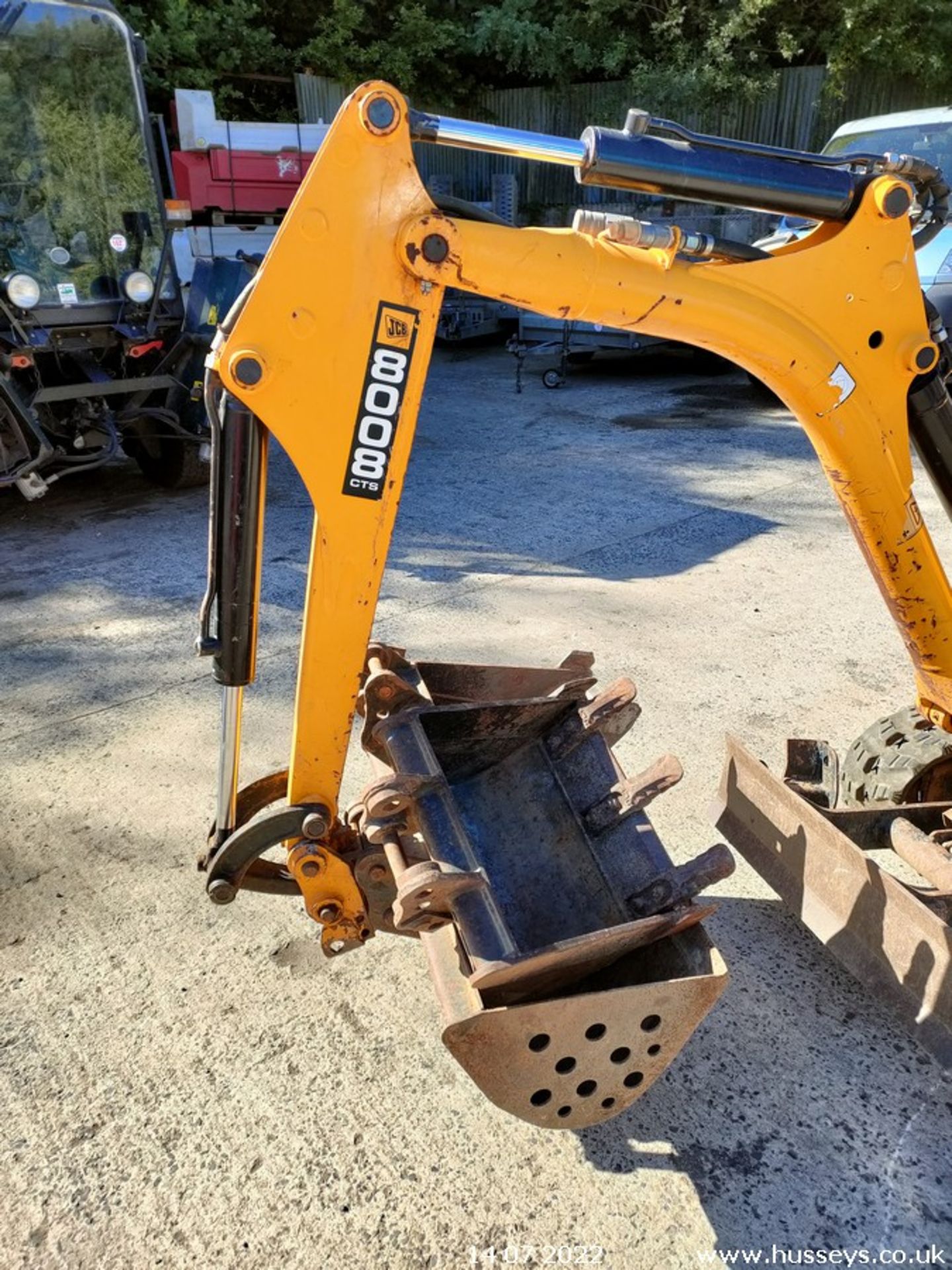 JCB 8008 MICRO DIGGER 2016 SHOWING 361HRS C.W 3 BUCKETS - Image 6 of 11