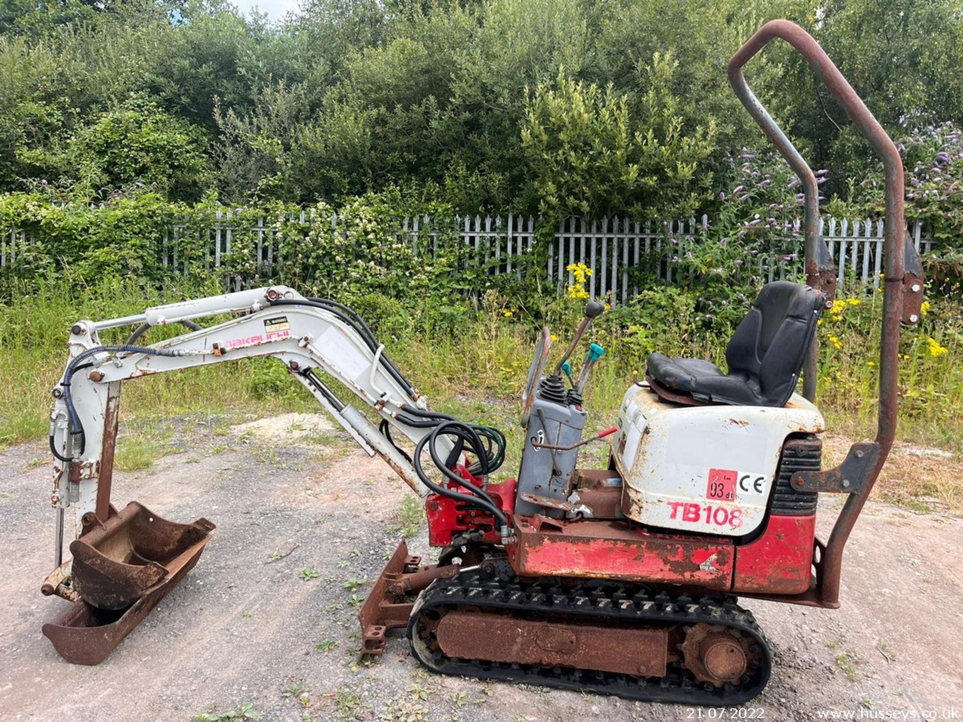 TAKEUCHI TB108 MICRO DIGGER C.W 2 BUCKETS EXPANDING TRACKS RTD