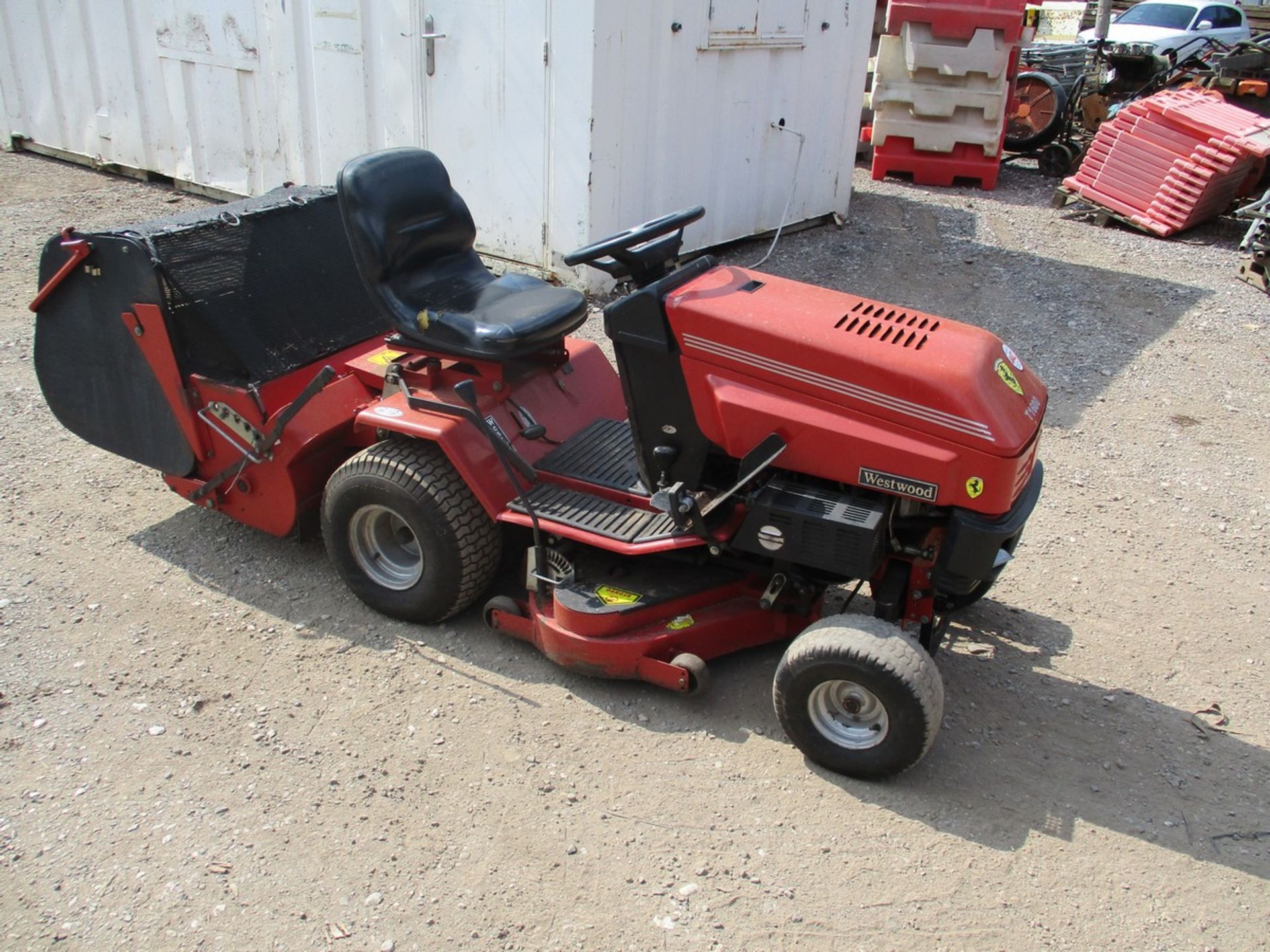 WESTWOOD T1600 RIDE ON MOWER - Image 2 of 3