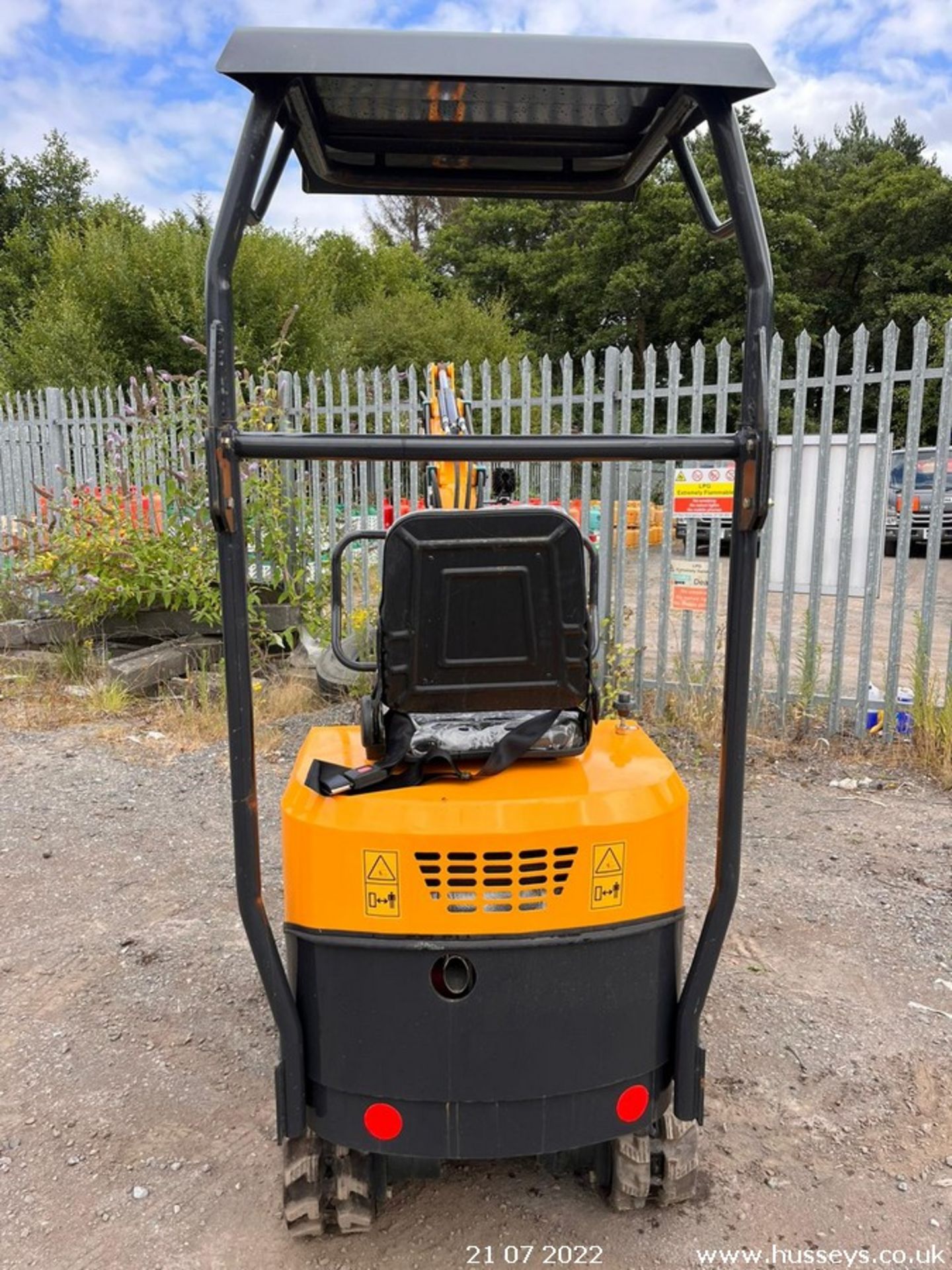 ATTACK AT10 MICRO DIGGER C.W 1 BUCKET. UNUSED. RTD - Image 3 of 5