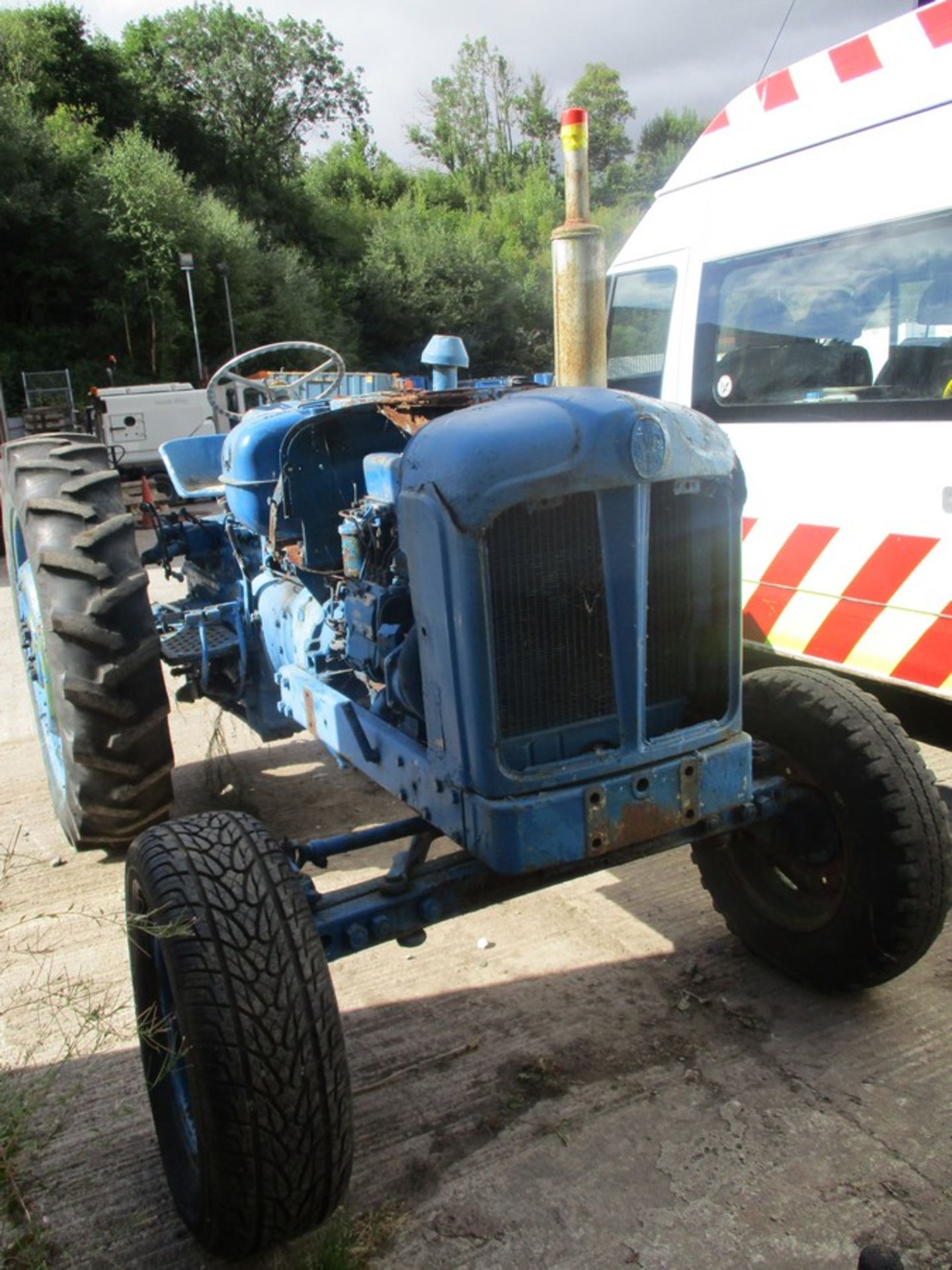 MILITARY STYLE FORDSON MAJOR, SUPER MAJOR BACK END 4 CYL ENGINE NO STARTER MOTOR OR BATTERY ENGINE - Image 2 of 18