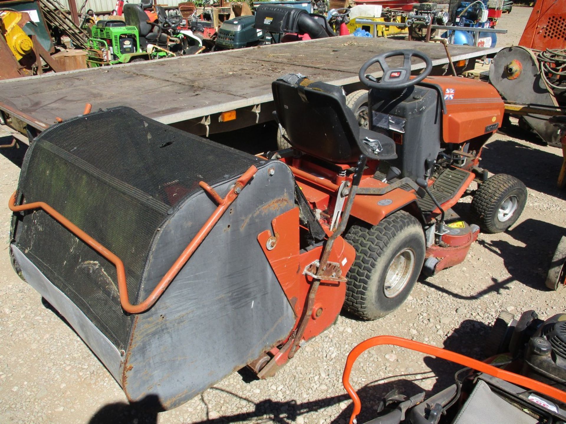 WESTWOOD RIDE ON MOWER - Image 3 of 5