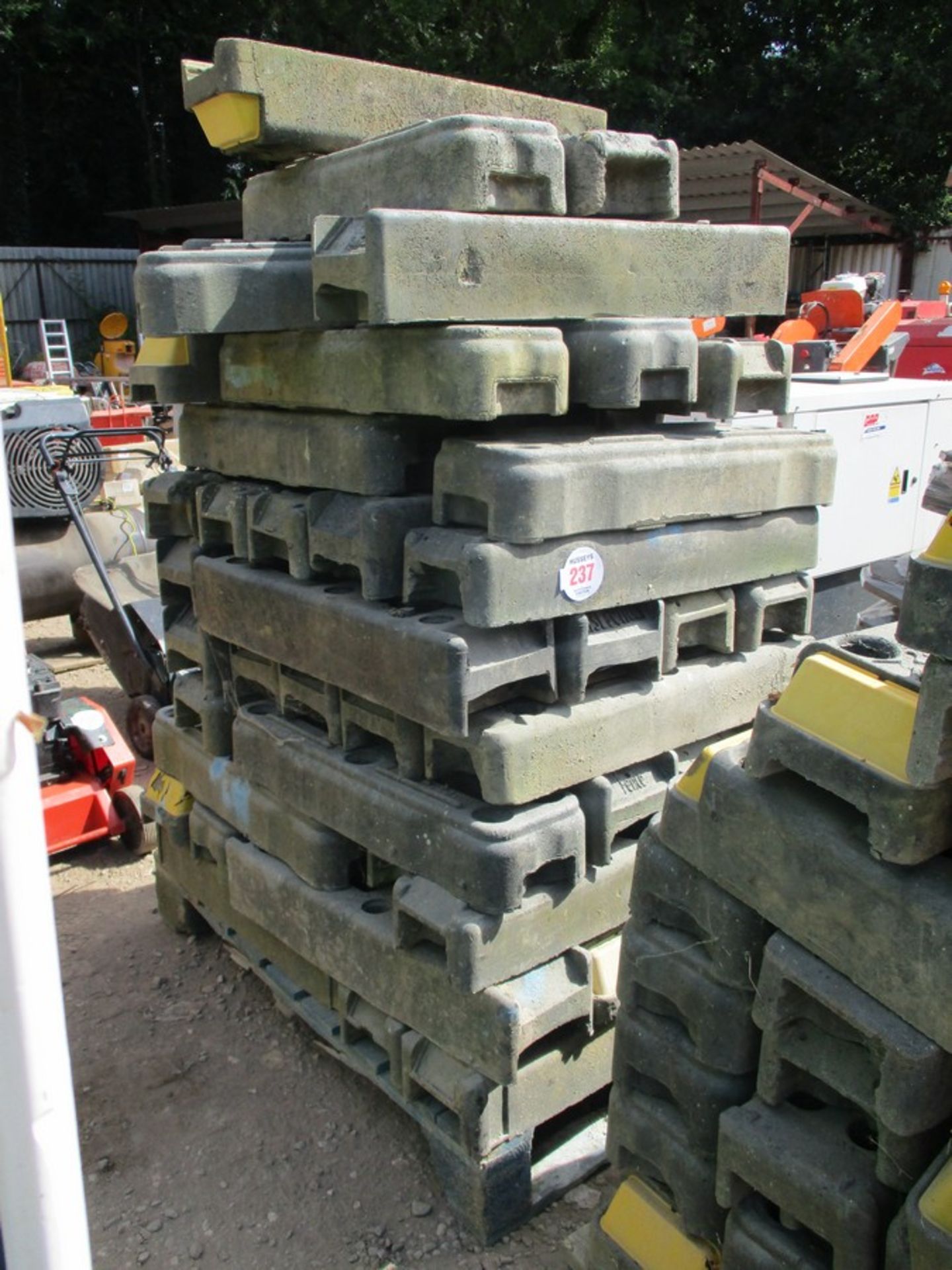 PALLET OF HERRAS FENCE FEET