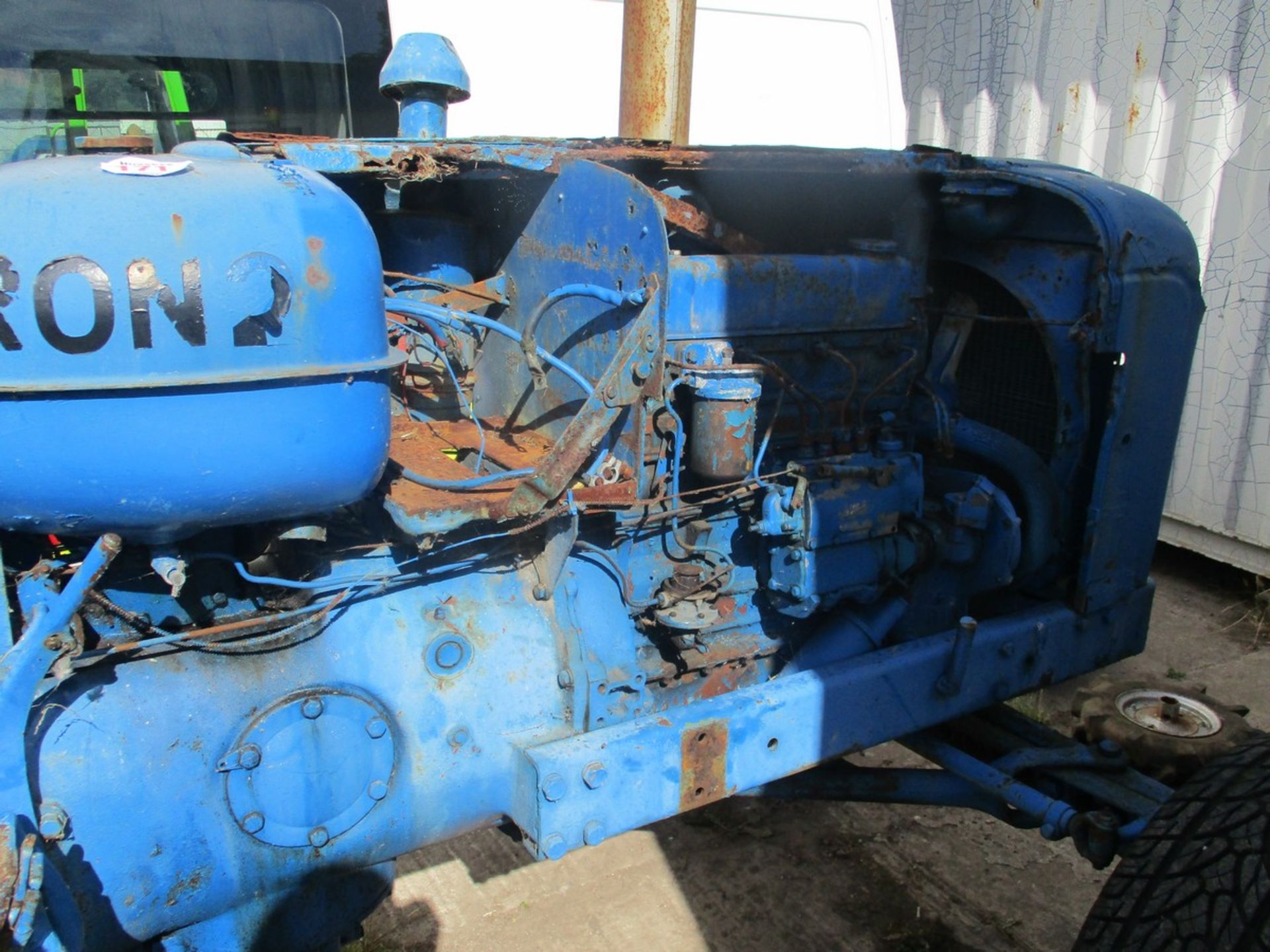 MILITARY STYLE FORDSON MAJOR, SUPER MAJOR BACK END 4 CYL ENGINE NO STARTER MOTOR OR BATTERY ENGINE - Image 7 of 18