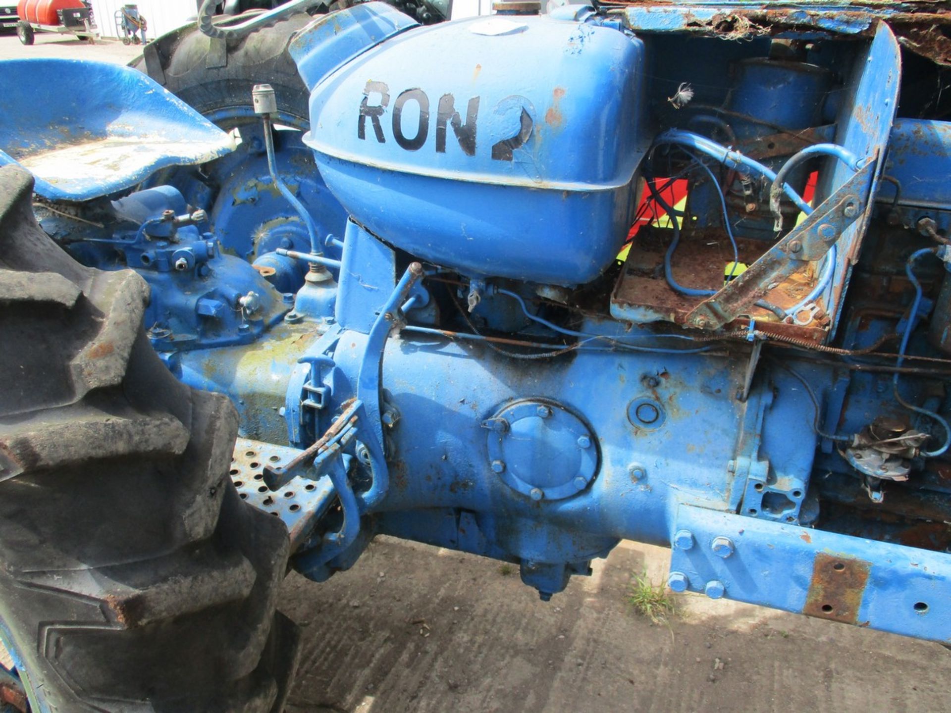 MILITARY STYLE FORDSON MAJOR, SUPER MAJOR BACK END 4 CYL ENGINE NO STARTER MOTOR OR BATTERY ENGINE - Image 18 of 18