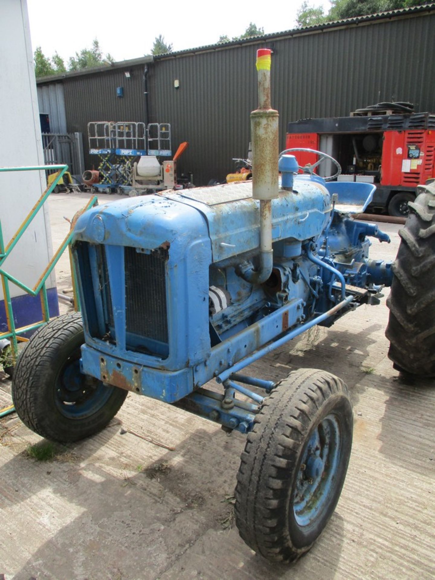 MILITARY STYLE FORDSON MAJOR, SUPER MAJOR BACK END 4 CYL ENGINE NO STARTER MOTOR OR BATTERY ENGINE - Image 14 of 18