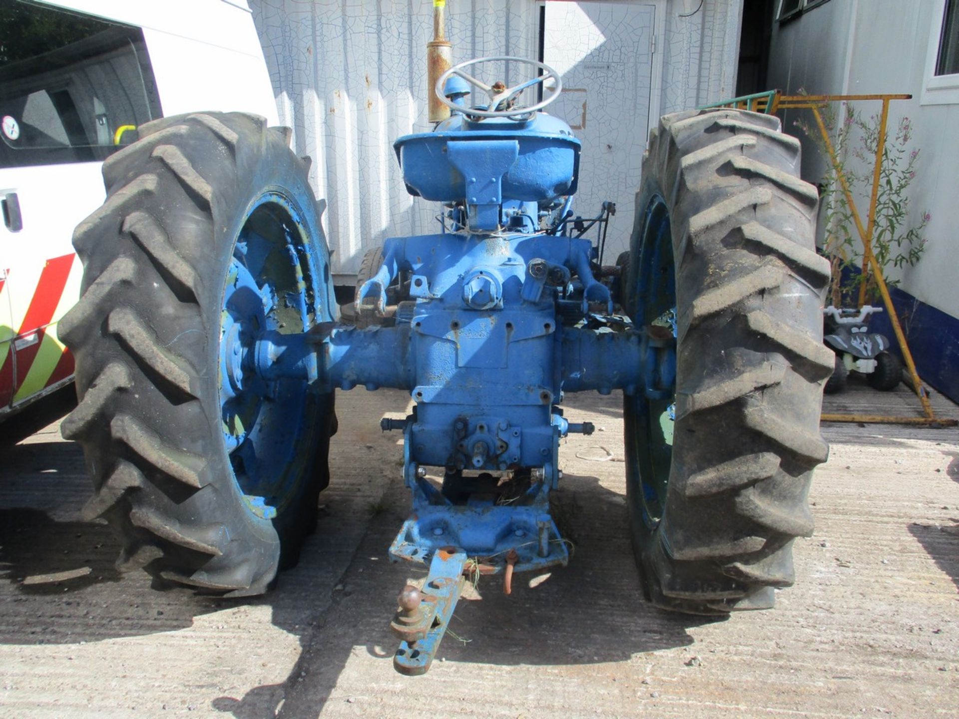 MILITARY STYLE FORDSON MAJOR, SUPER MAJOR BACK END 4 CYL ENGINE NO STARTER MOTOR OR BATTERY ENGINE - Image 4 of 18