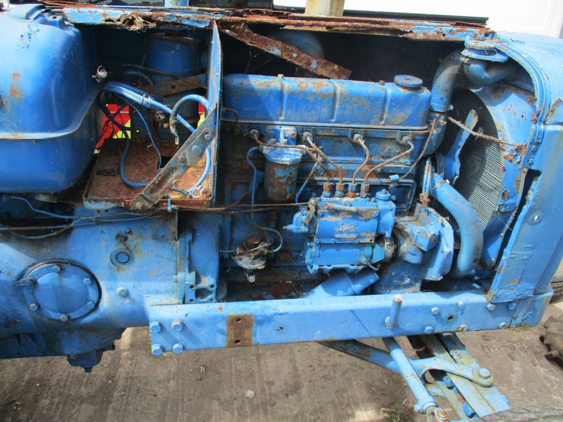 MILITARY STYLE FORDSON MAJOR, SUPER MAJOR BACK END 4 CYL ENGINE NO STARTER MOTOR OR BATTERY ENGINE - Image 17 of 18