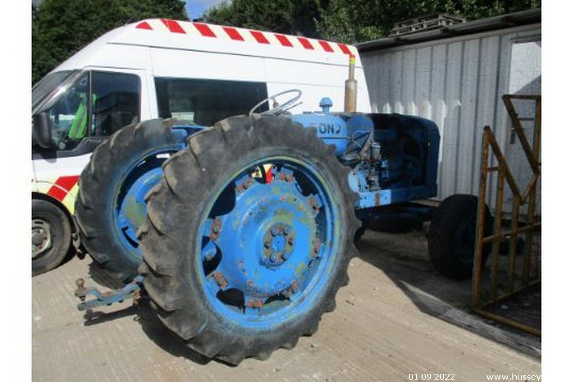 MILITARY STYLE FORDSON MAJOR, SUPER MAJOR BACK END 4 CYL ENGINE NO STARTER MOTOR OR BATTERY. ENGINE - Image 3 of 18