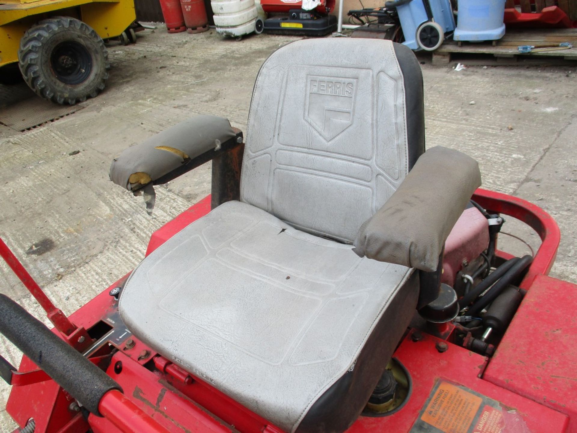 FERRIS ZERO TURN MOWER - Image 6 of 7