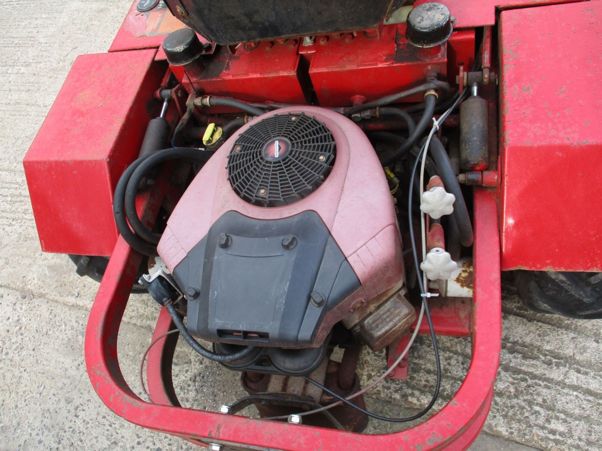 FERRIS ZERO TURN MOWER - Image 3 of 7