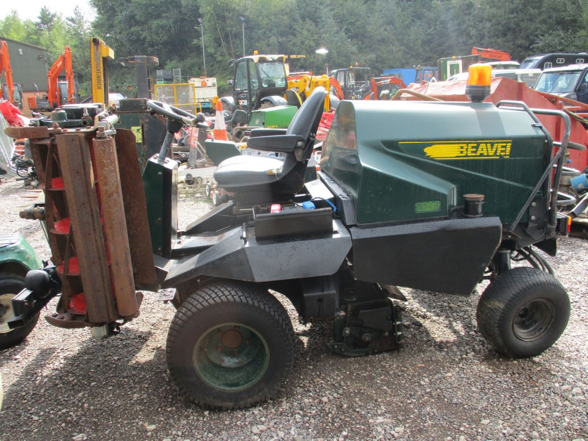 HAYTER T224 TRIPLE MOWER - Image 6 of 7