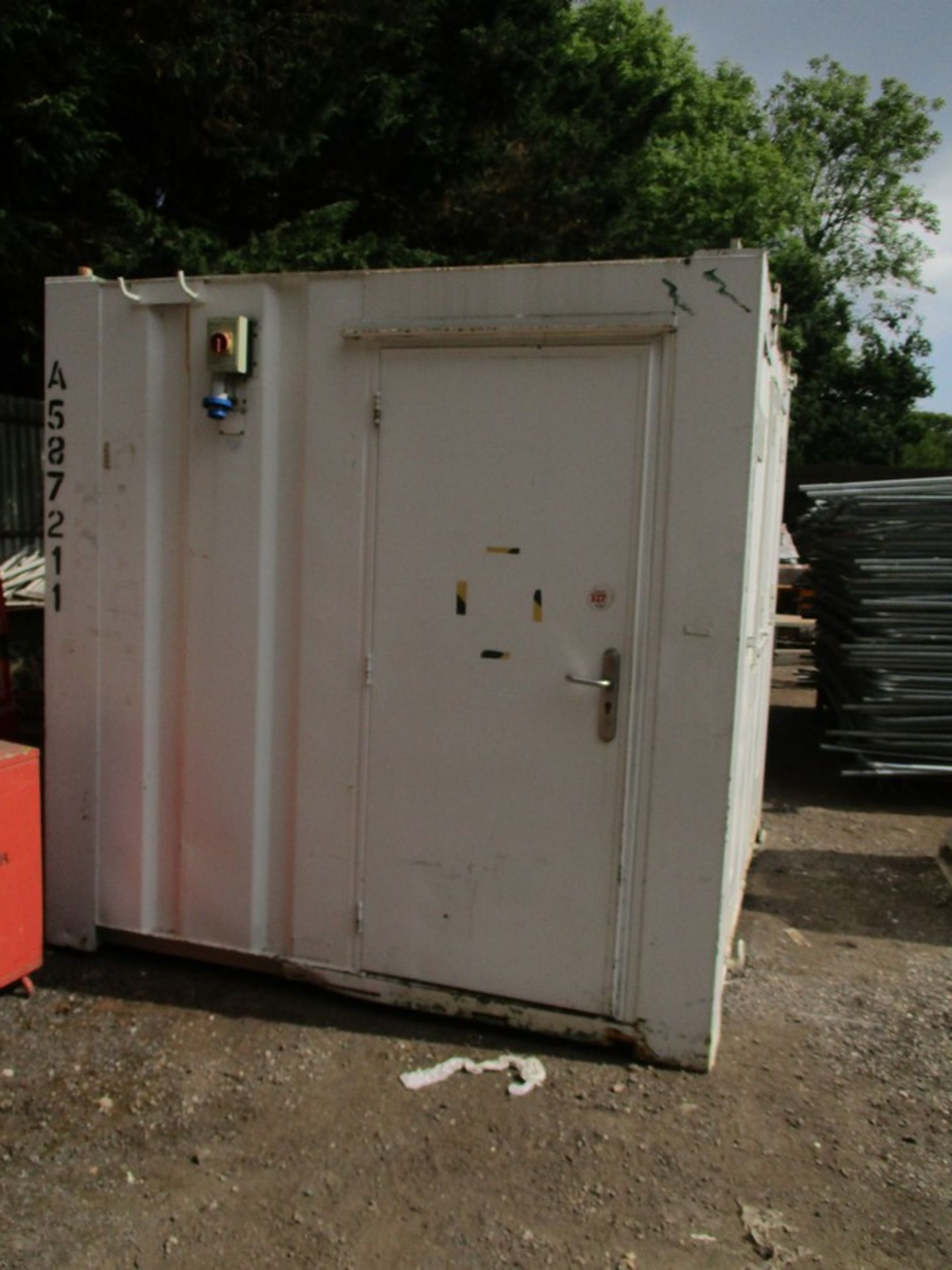 STORAGE/OFFICE CONTAINER APPROX 8FTX8FT