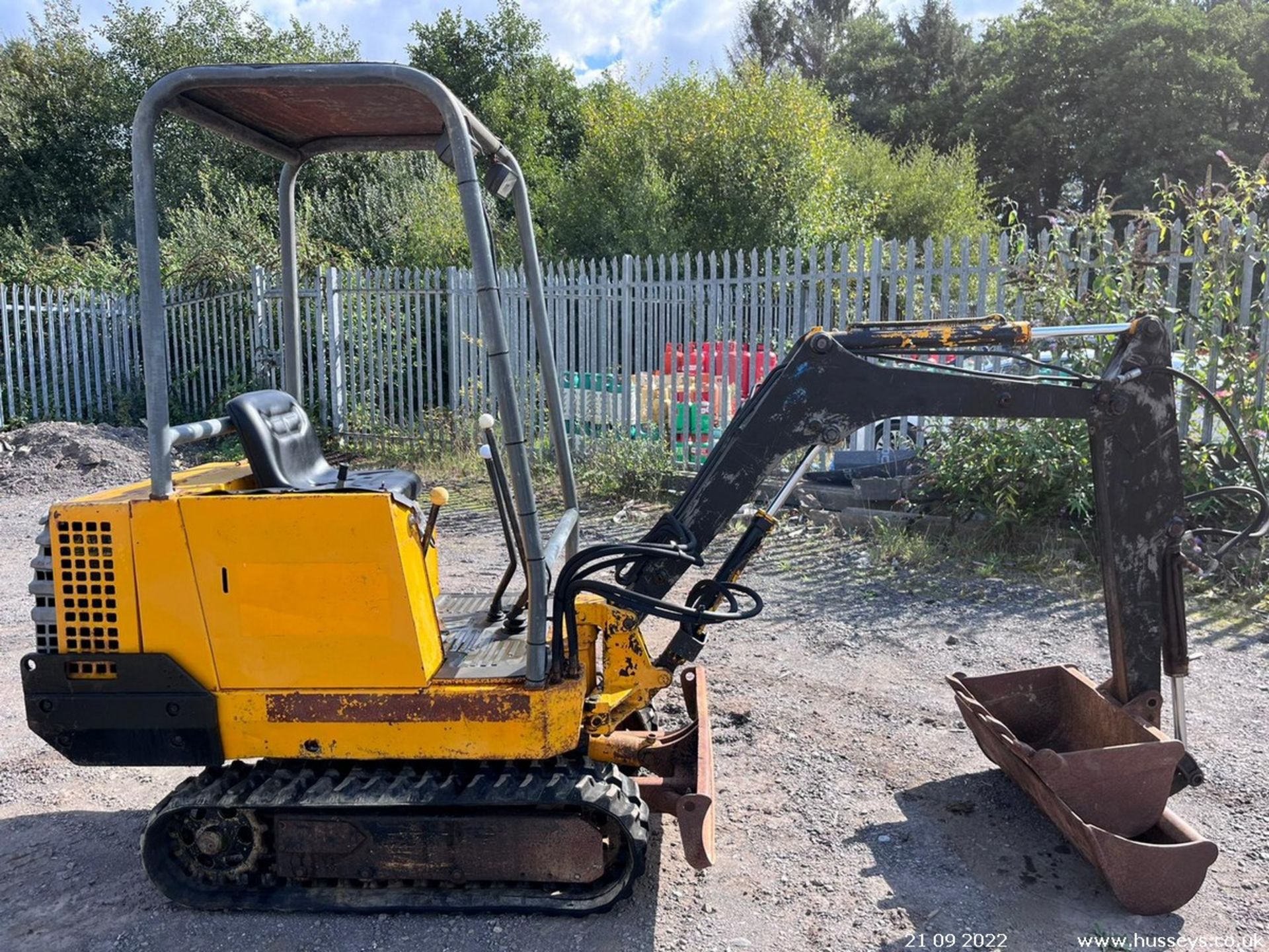 JCB 801 MINI DIGGER C.W 2 BUCKETS RTD - Image 3 of 8