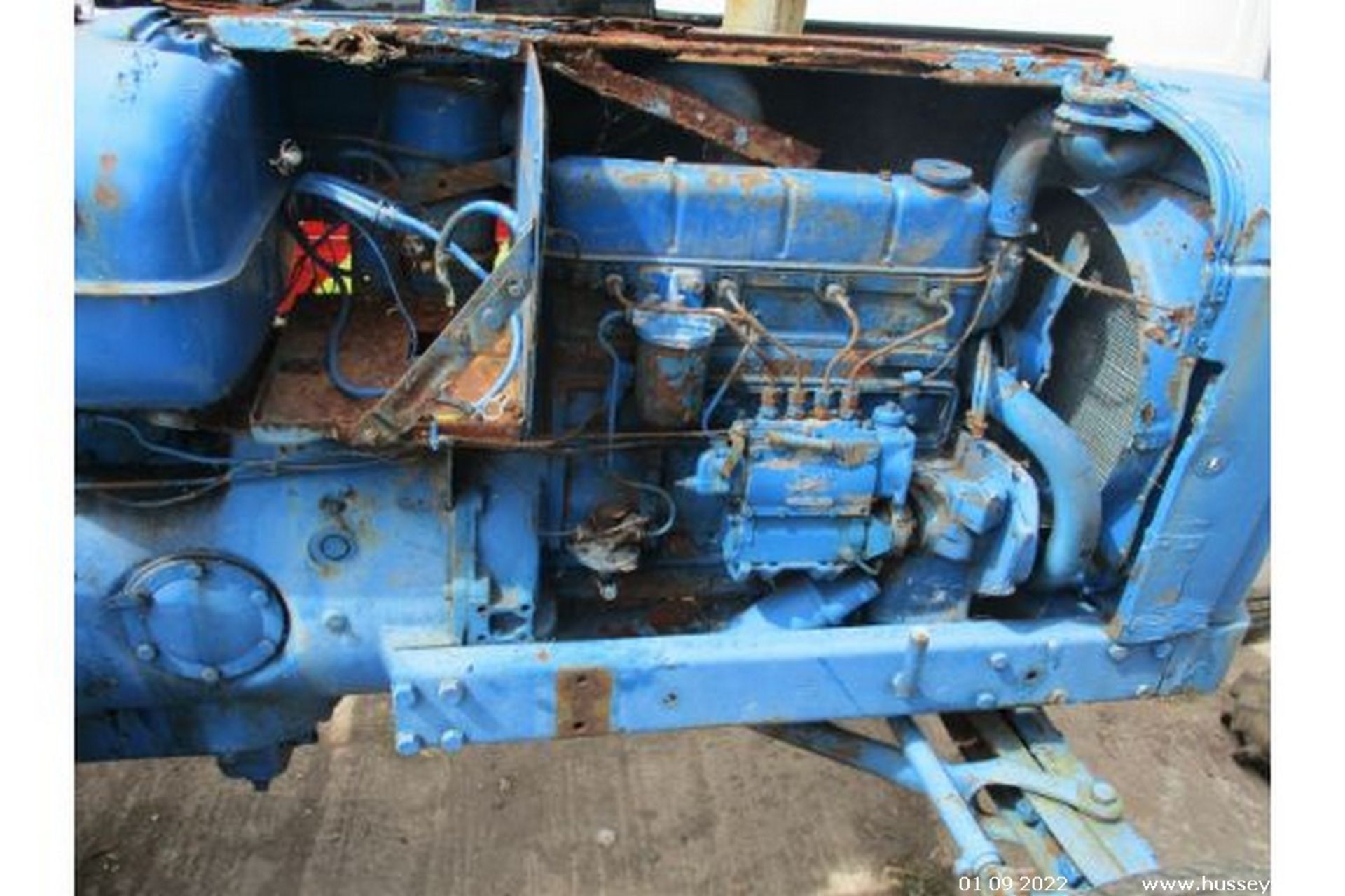 MILITARY STYLE FORDSON MAJOR, SUPER MAJOR BACK END 4 CYL ENGINE NO STARTER MOTOR OR BATTERY. ENGINE - Image 17 of 18