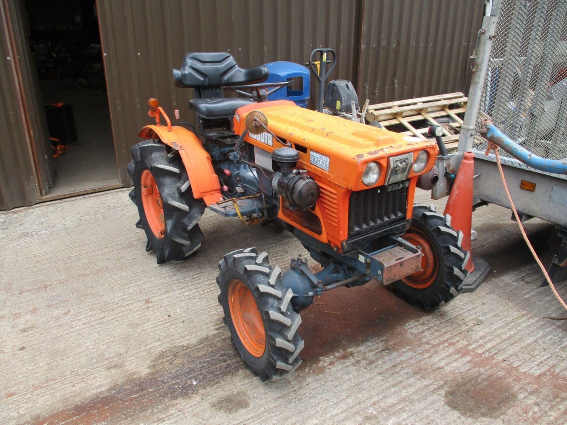 KUBOTA B7001 COMPACT TRACTOR SRD DRIVEN IN - Image 2 of 5