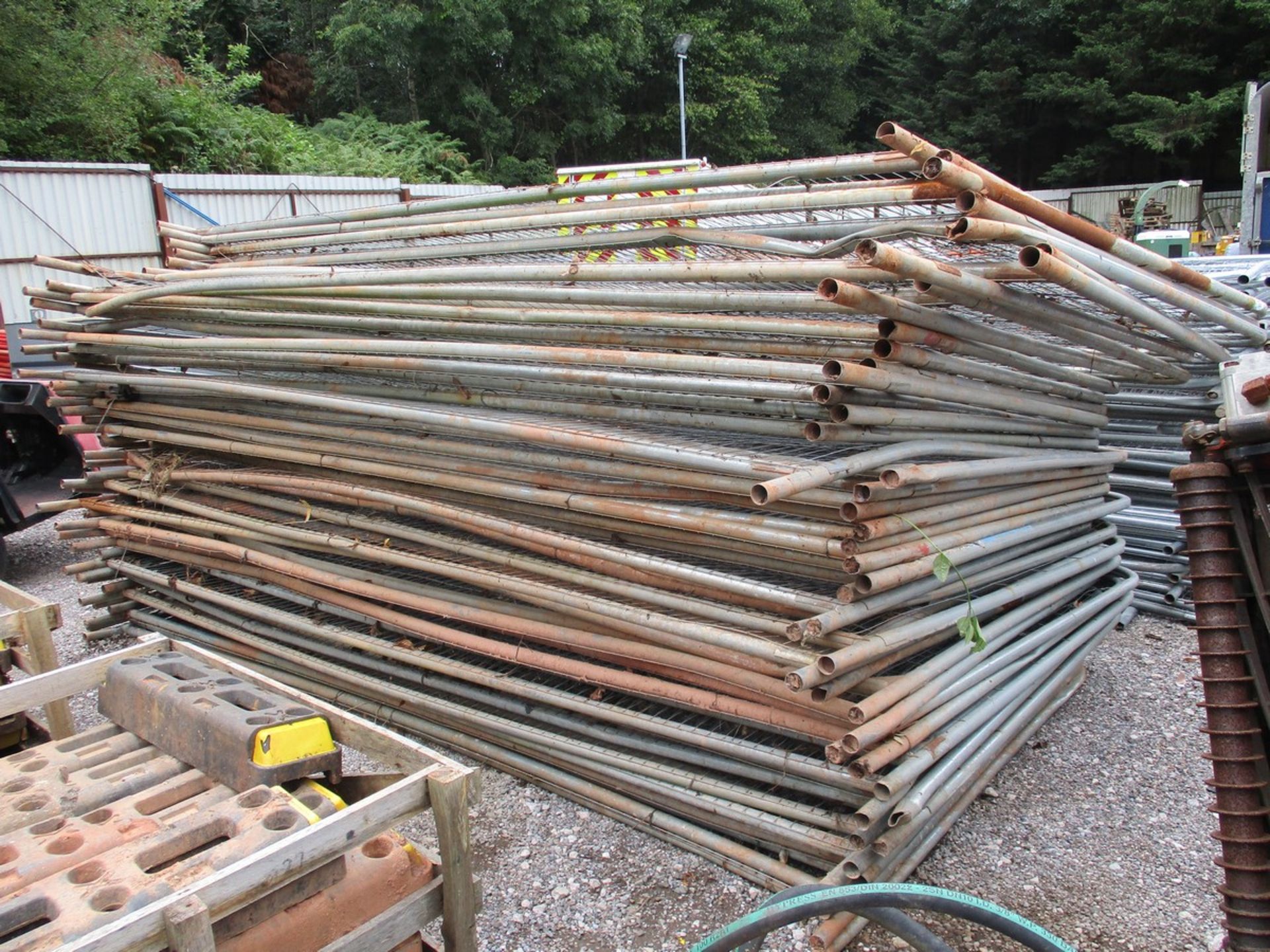 APPROX 45 HERRAS FENCE PANELS C.W 2 STILLAGES OF FEET