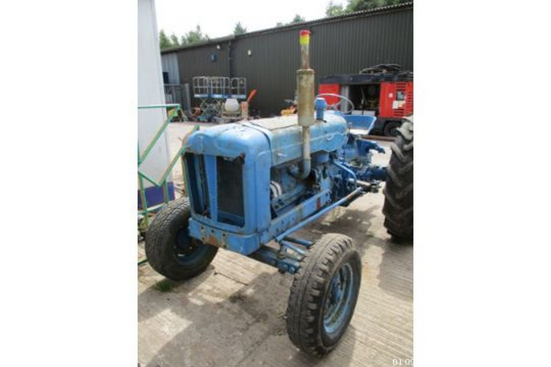 MILITARY STYLE FORDSON MAJOR, SUPER MAJOR BACK END 4 CYL ENGINE NO STARTER MOTOR OR BATTERY. ENGINE - Image 14 of 18