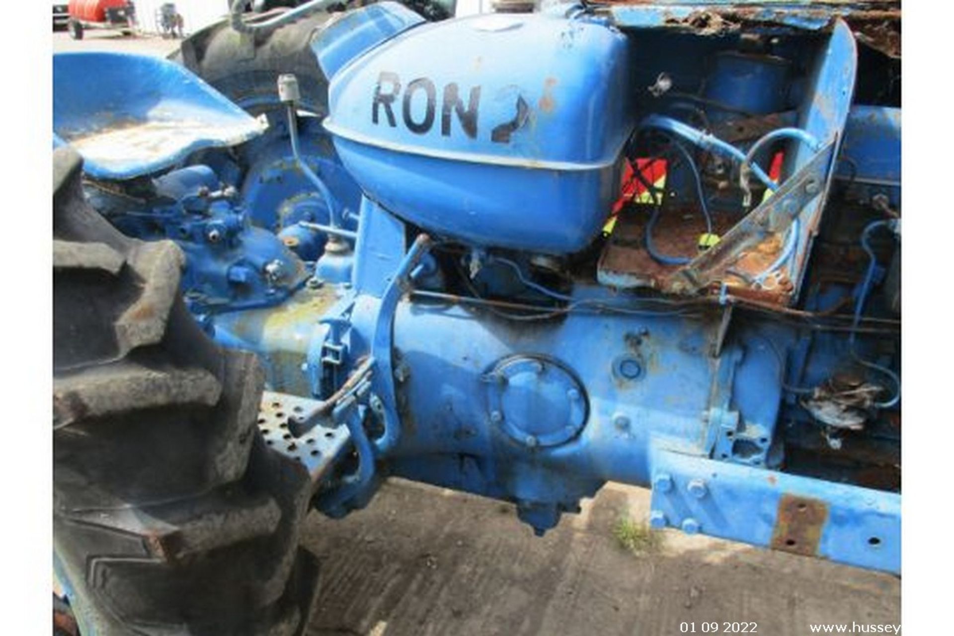 MILITARY STYLE FORDSON MAJOR, SUPER MAJOR BACK END 4 CYL ENGINE NO STARTER MOTOR OR BATTERY. ENGINE - Image 18 of 18