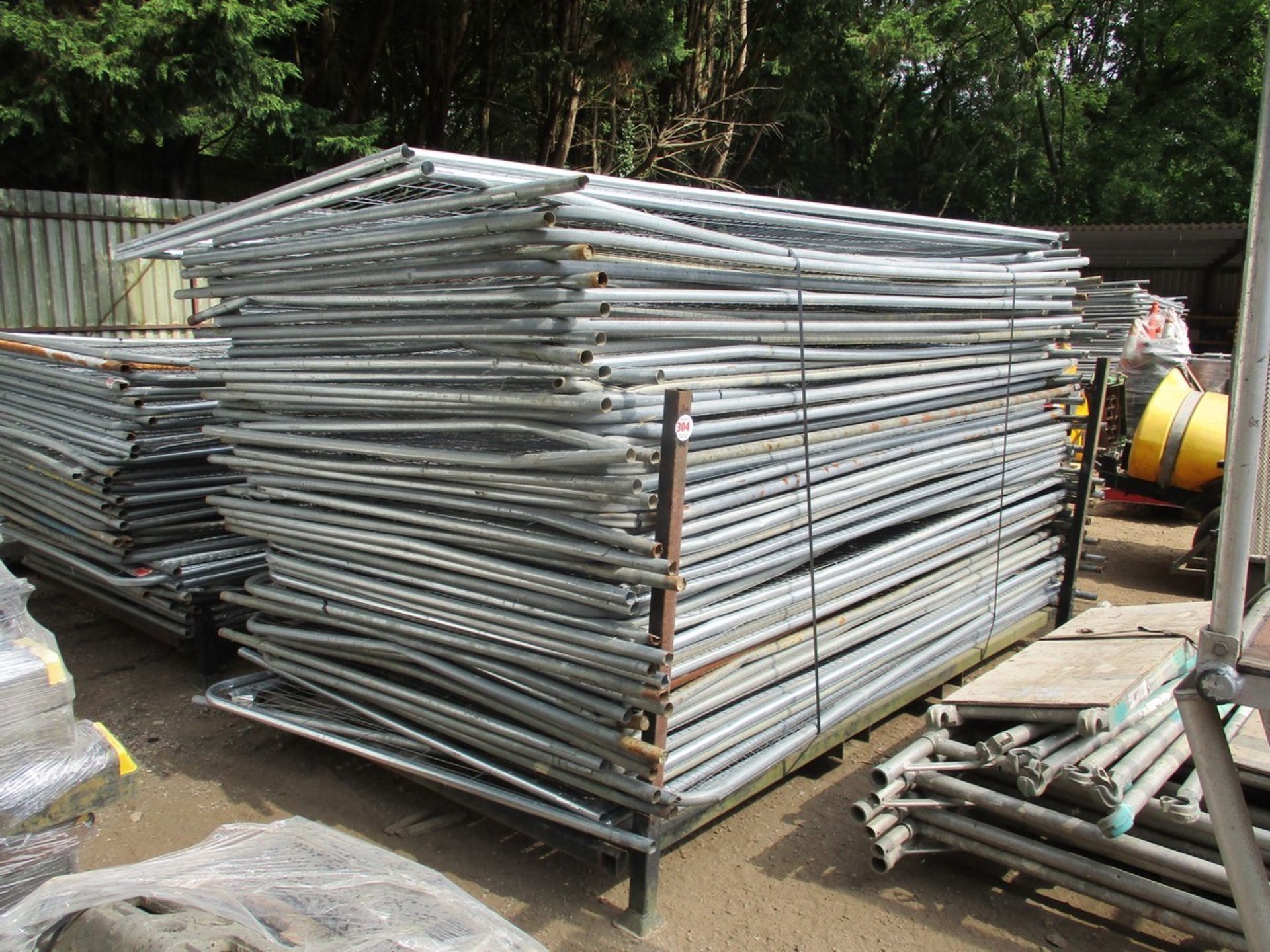 APPROX 50 HERRAS FENCE PANELS