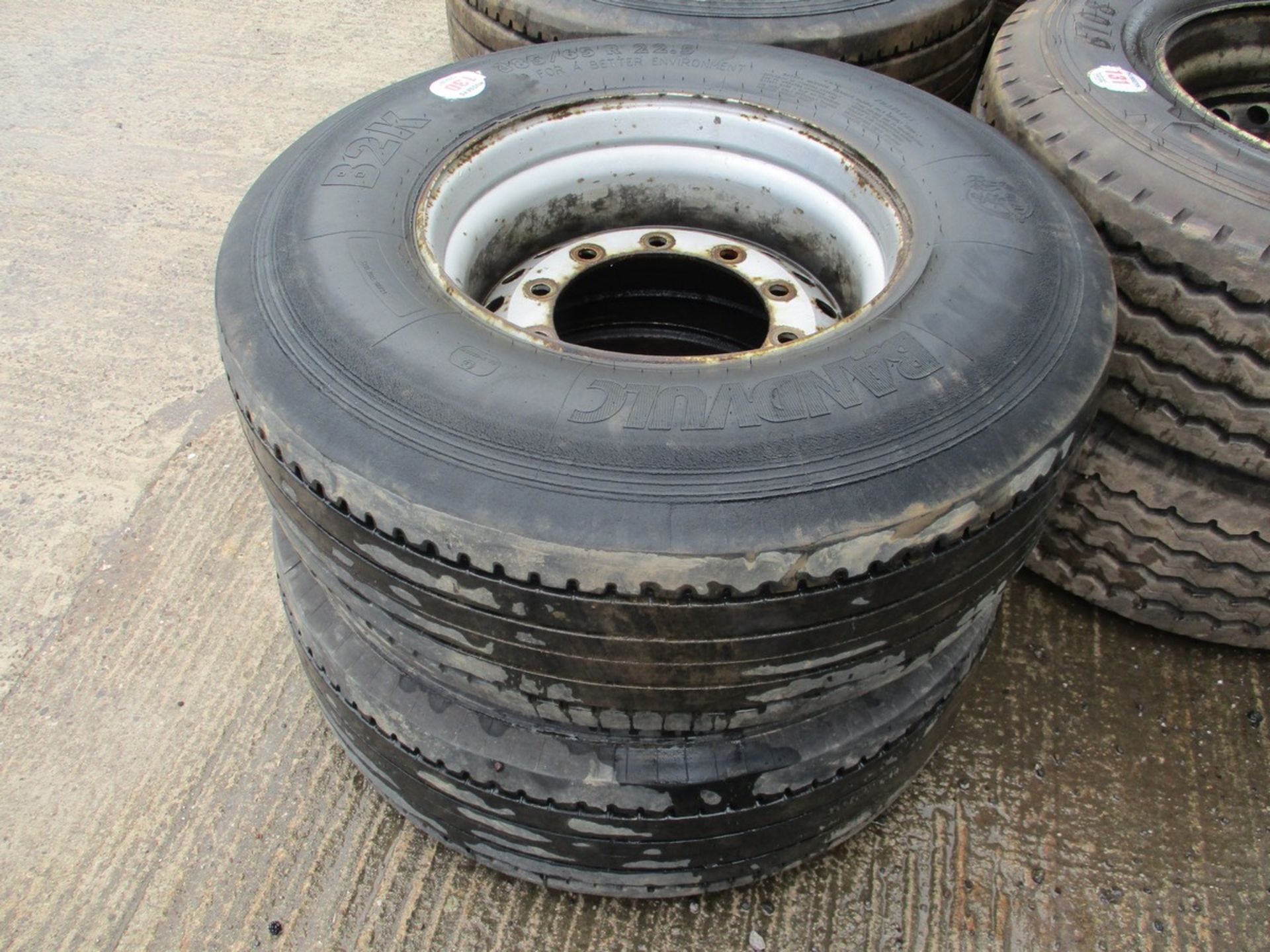 PR OF HGV WHEELS 385/65R22.5