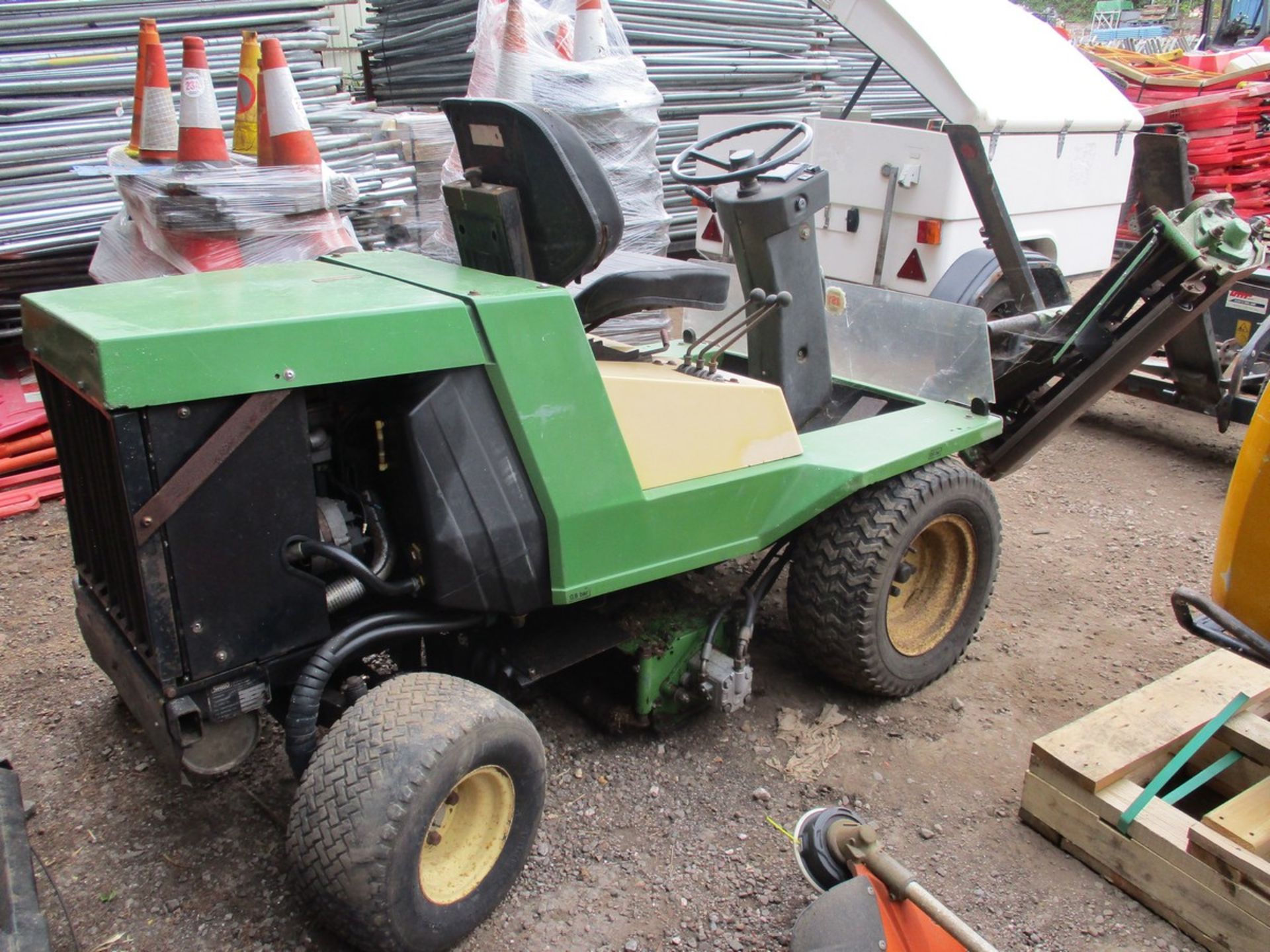 CONTINENT 900-3D 4WD MOWER - Image 2 of 6